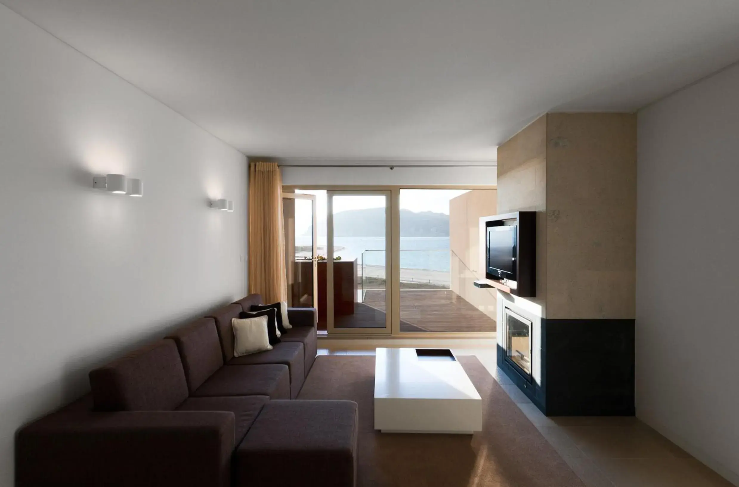TV and multimedia in Troia Residence by The Editory - Apartamentos Praia TV and multimedia in Troia Residence by The Editory - Apartamentos Praia