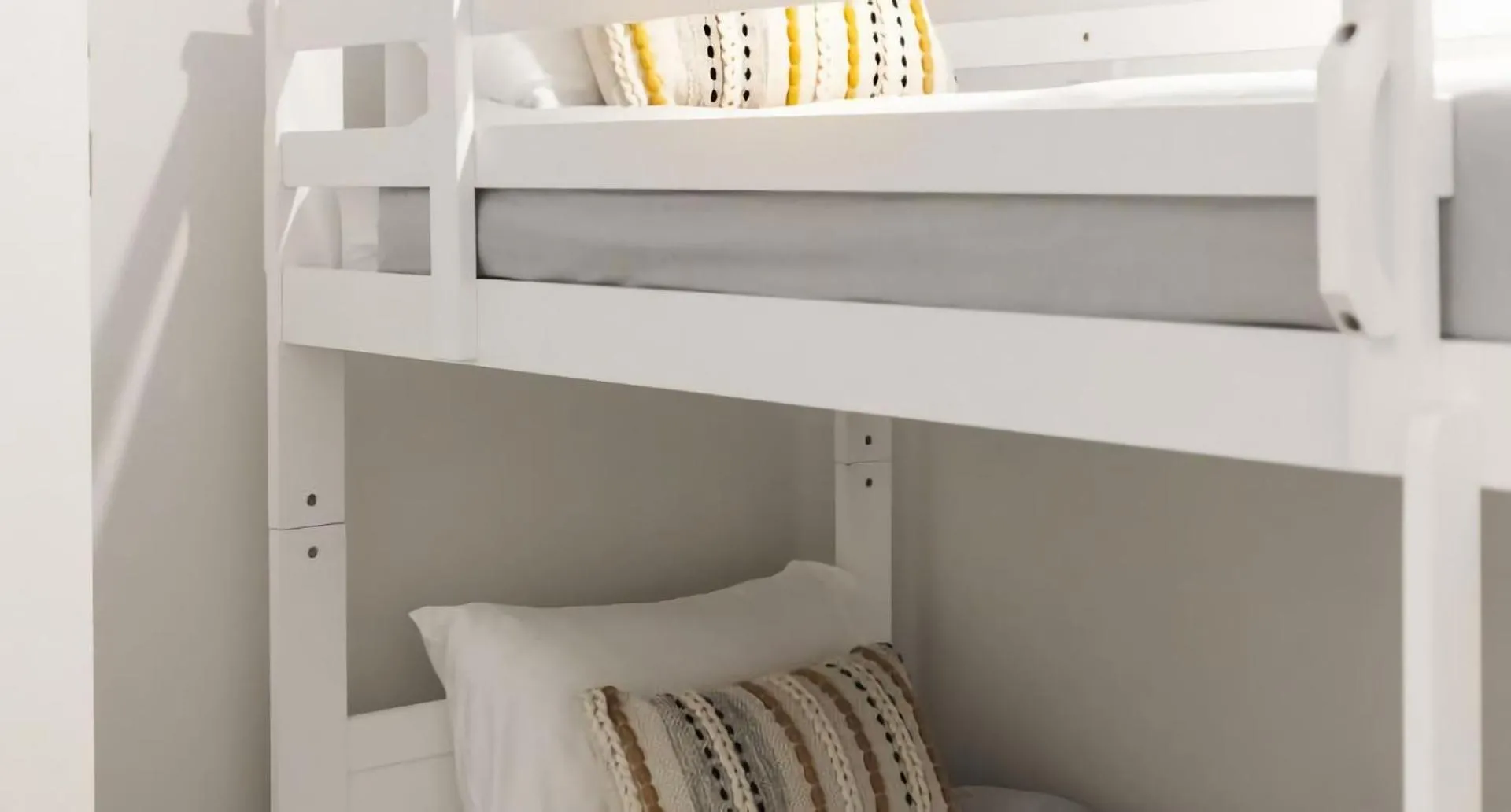bunk bed, Bed in The Muse