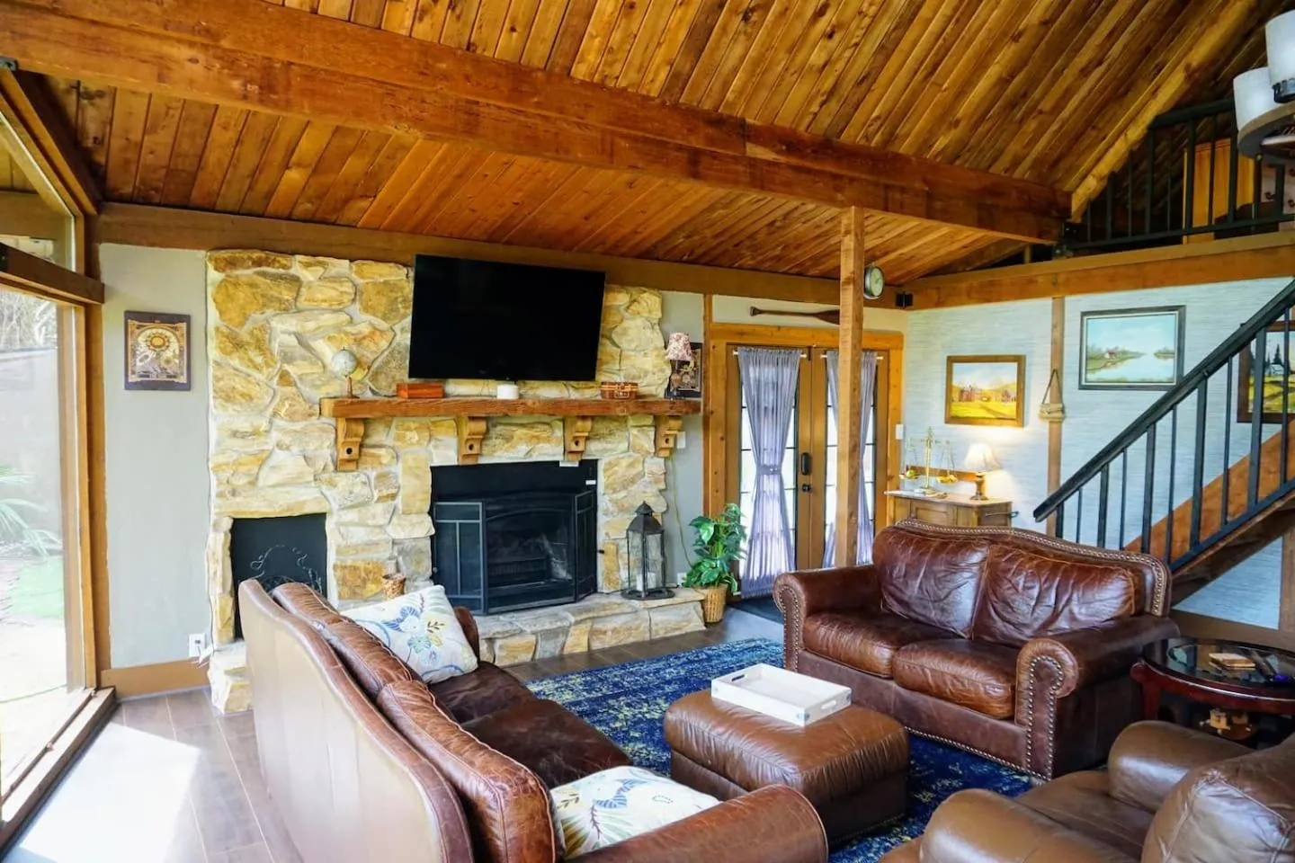 The Nature House a Secluded Waterfront Cabin