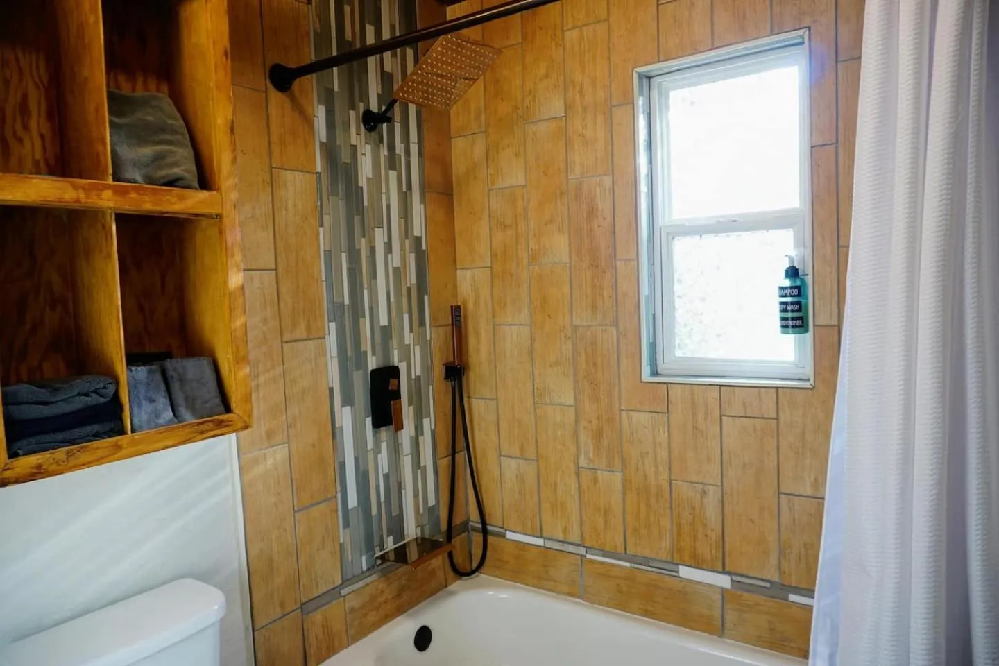 The Nature House a Secluded Waterfront Cabin