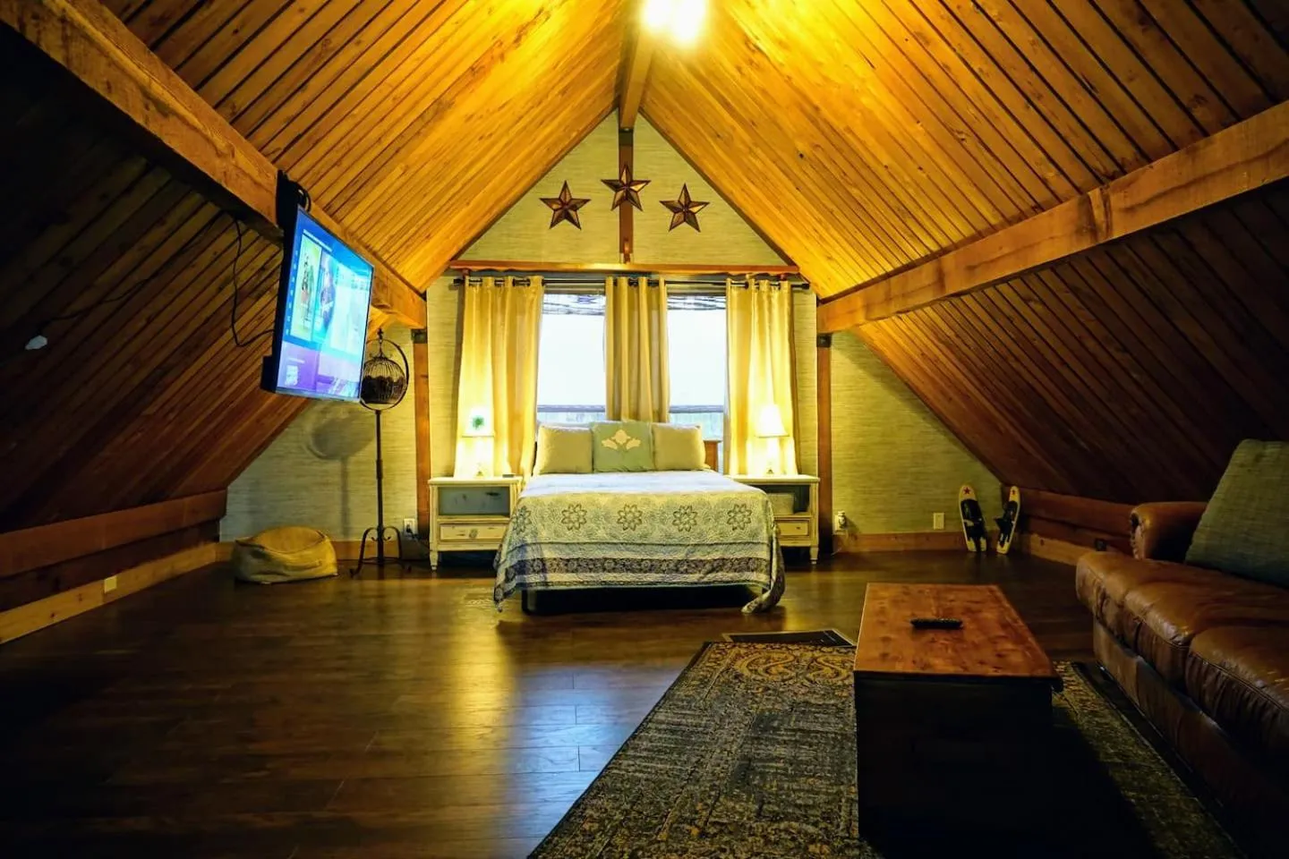 Bed in The Nature House a Secluded Waterfront Cabin