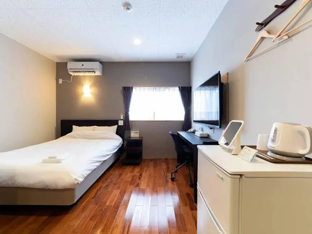 Photo of the whole room, Bed in Beach Resort Hotel Kalakaua Photo of the whole room, Bed in Beach Resort Hotel Kalakaua