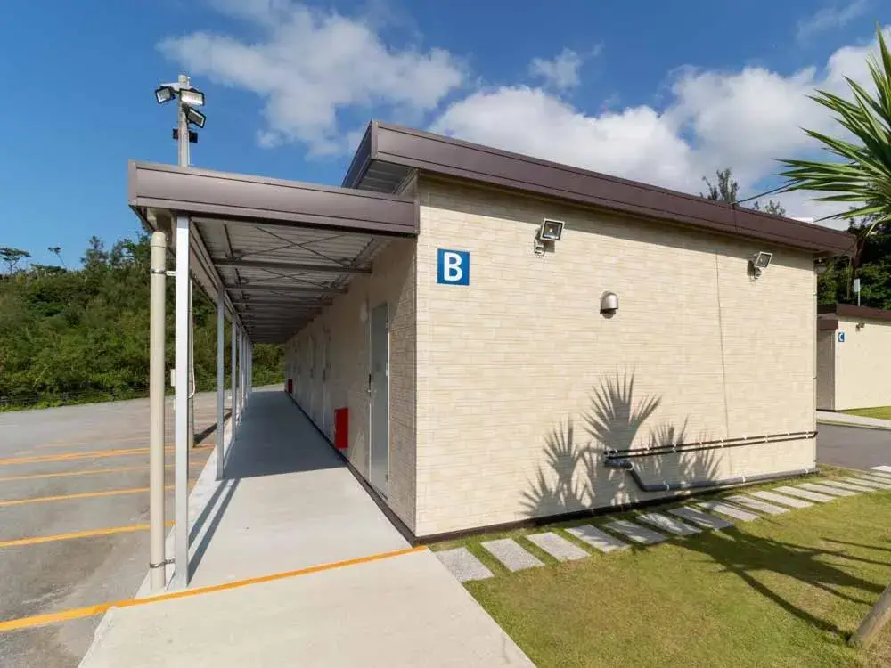 Facade/entrance in Beach Resort Hotel Kalakaua Facade/entrance in Beach Resort Hotel Kalakaua