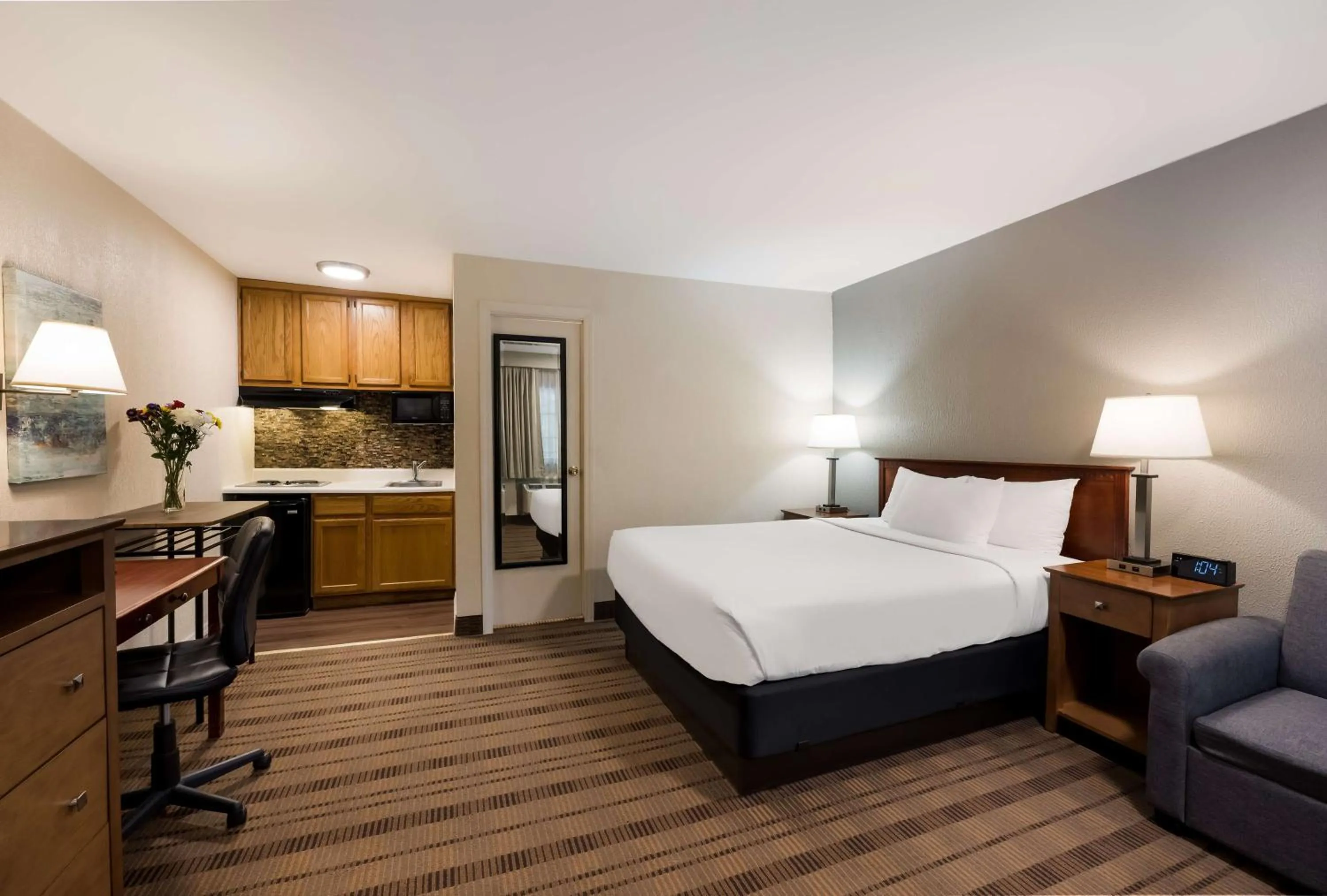 Other, Bed in SureStay Plus by Best Western Woodbury Inn