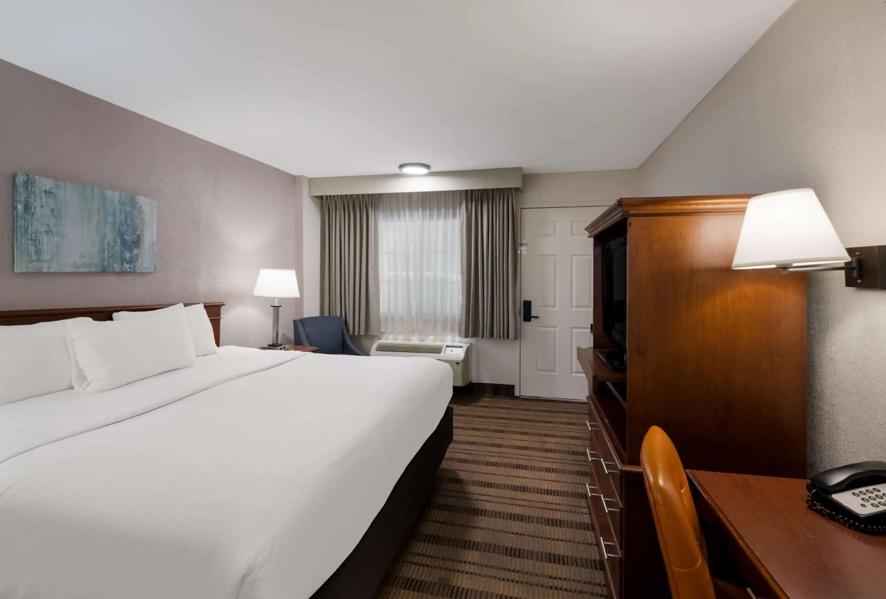 Bedroom, Bed in SureStay Plus by Best Western Woodbury Inn