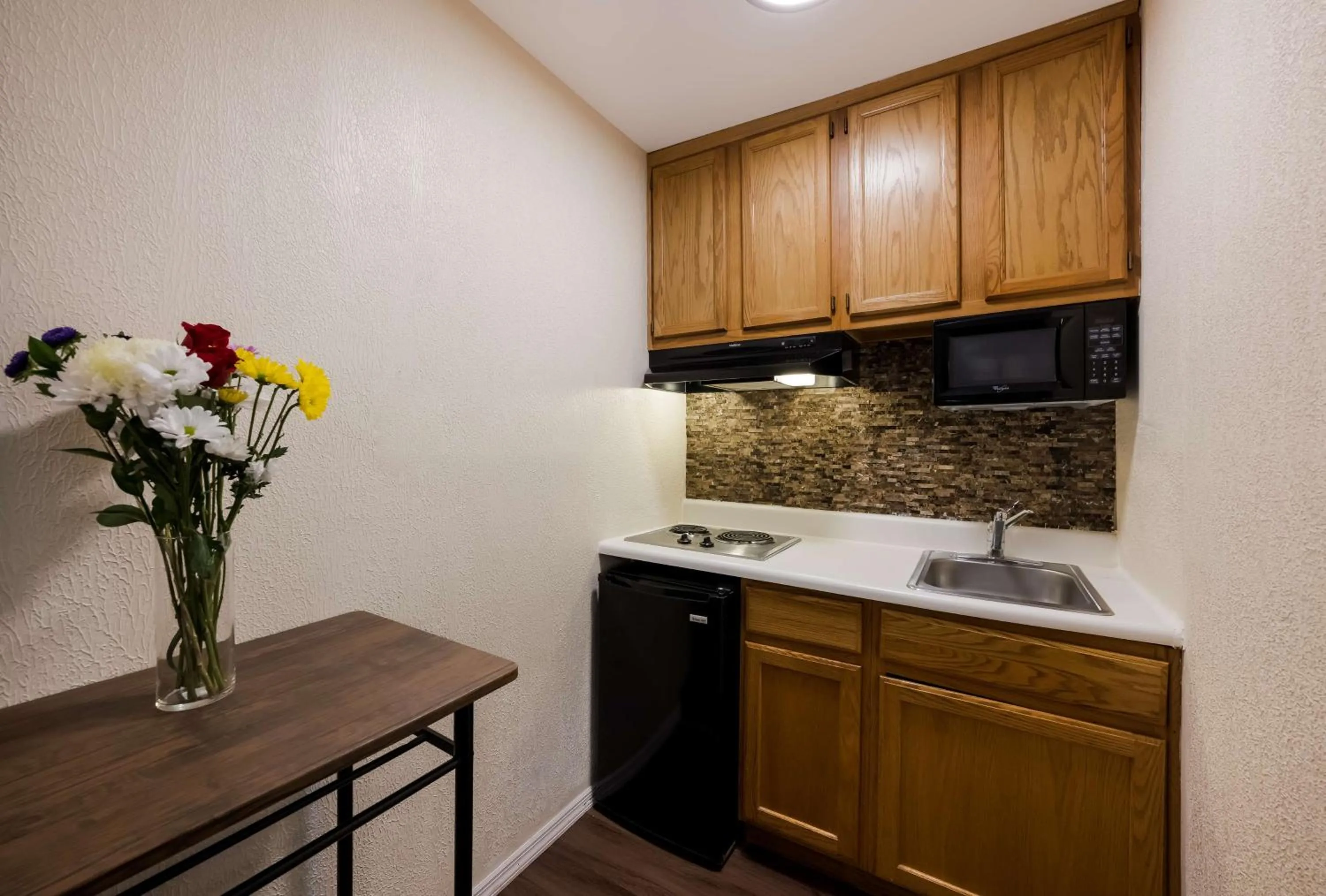 Kitchen or kitchenette in SureStay Plus by Best Western Woodbury Inn