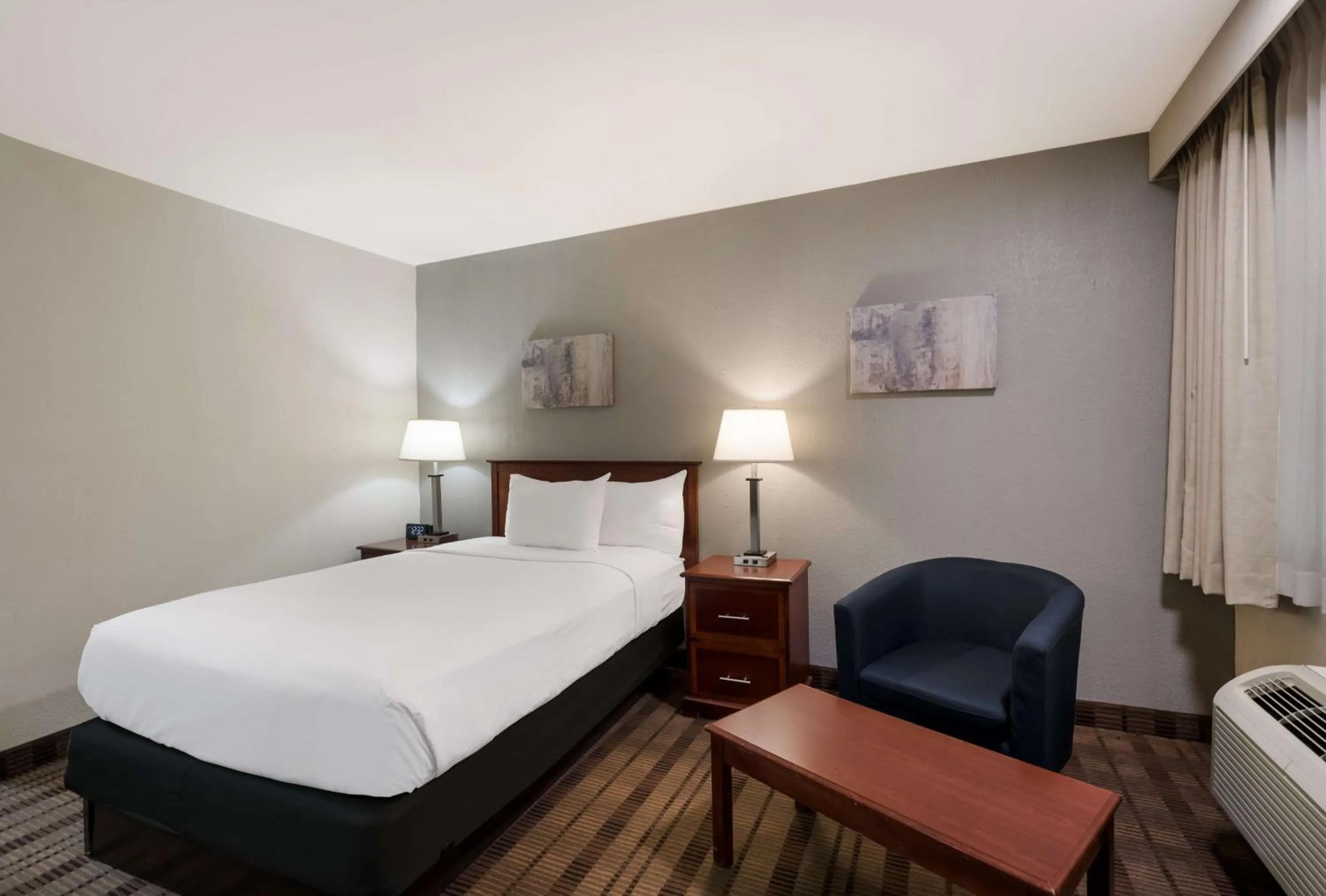 Bedroom, Bed in SureStay Plus by Best Western Woodbury Inn