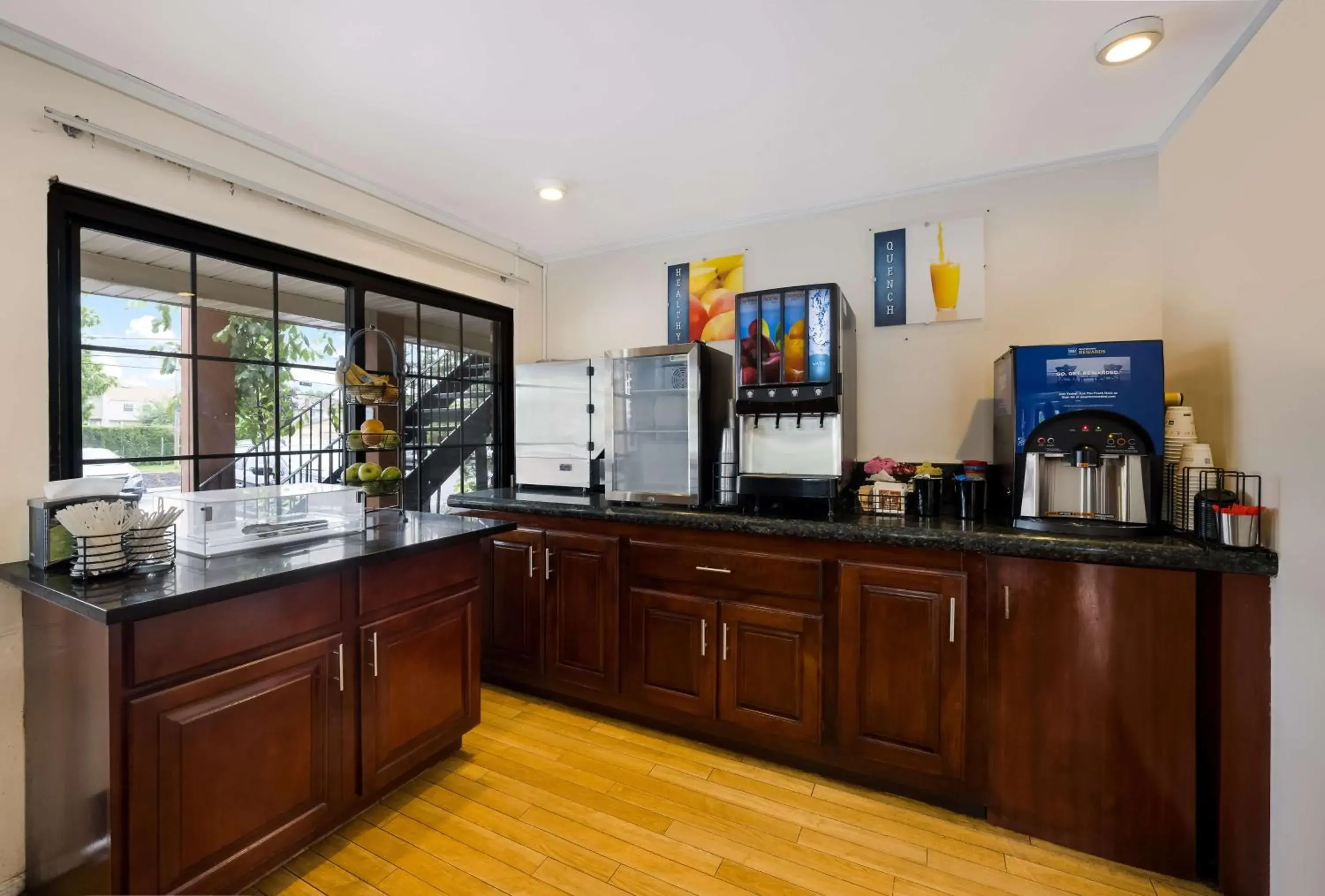 Breakfast in SureStay Plus by Best Western Woodbury Inn Breakfast in SureStay Plus by Best Western Woodbury Inn