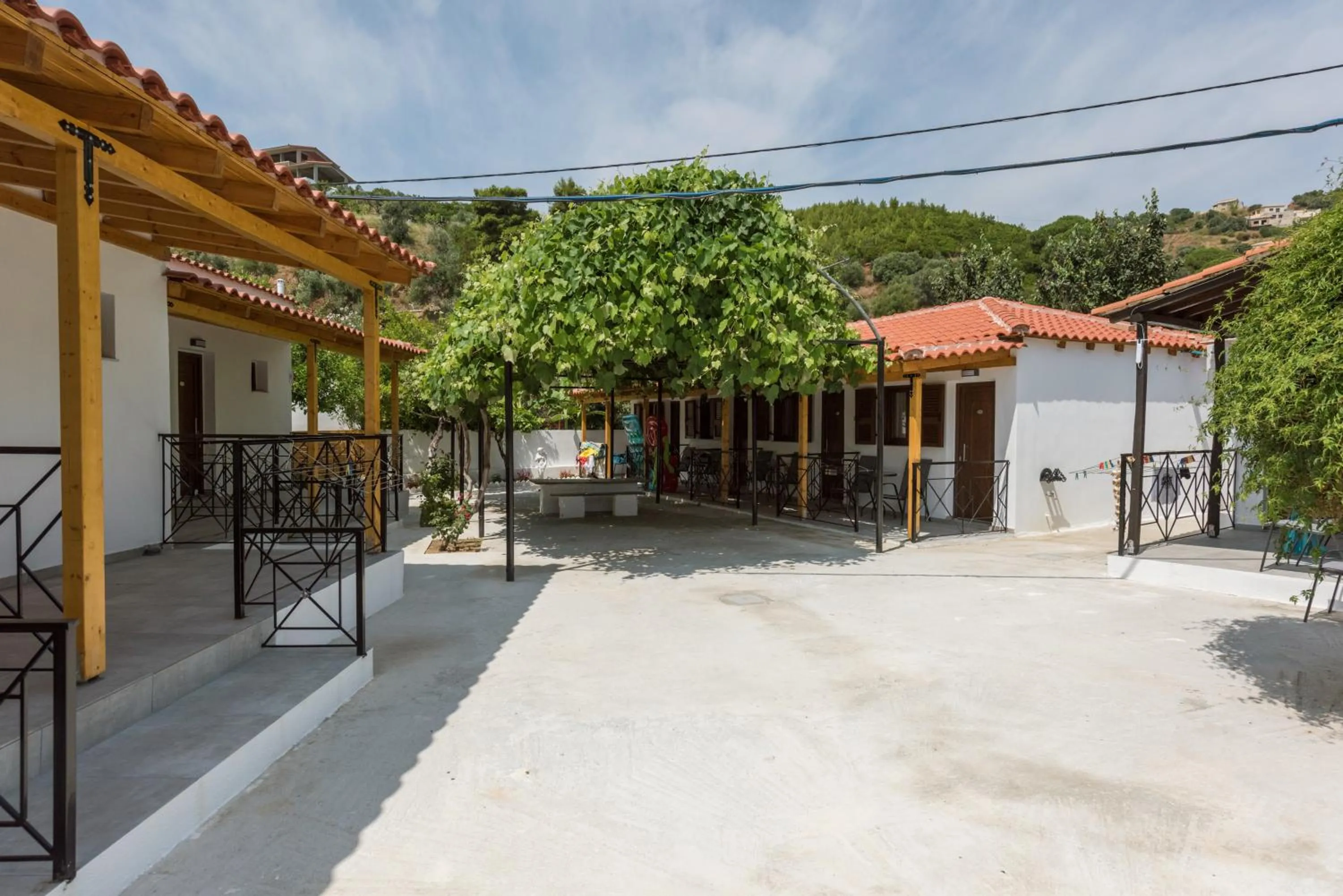 Facade/entrance in STRAWBERRY Skiathos