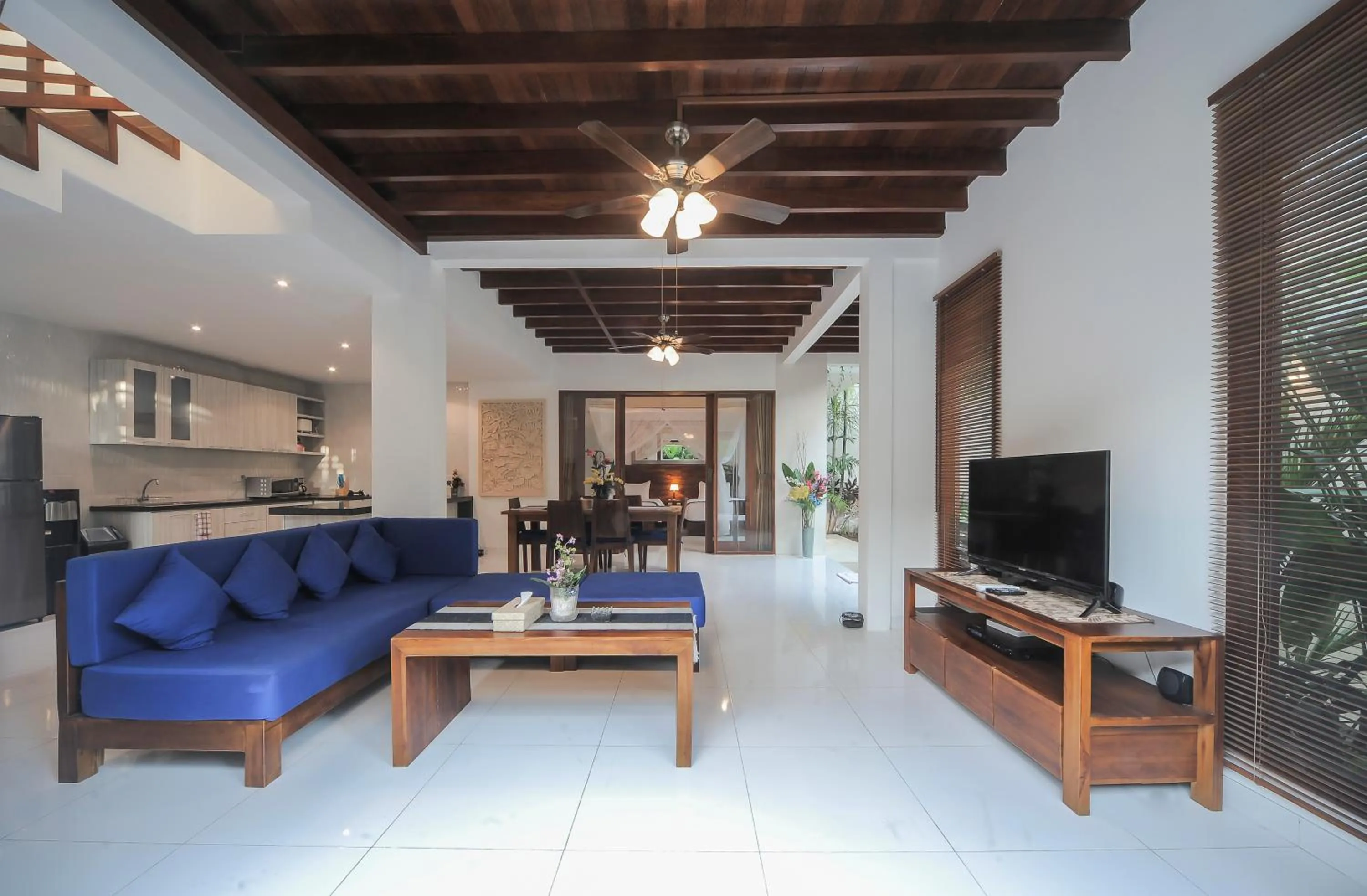 Communal lounge/ TV room in Villa COSMO, Seminyak
