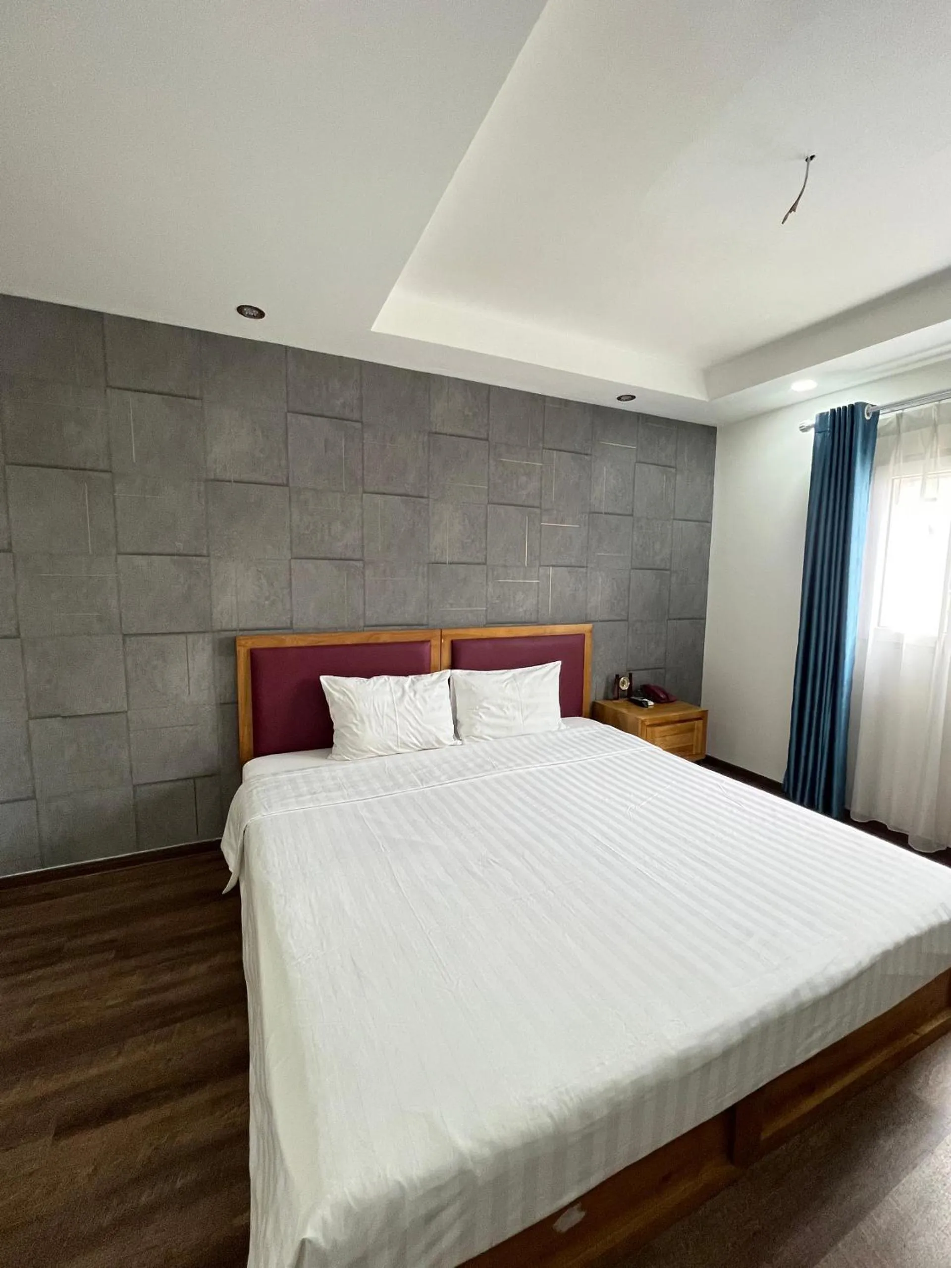 Photo of the whole room, Bed in Holiday Suites Hotel & Spa