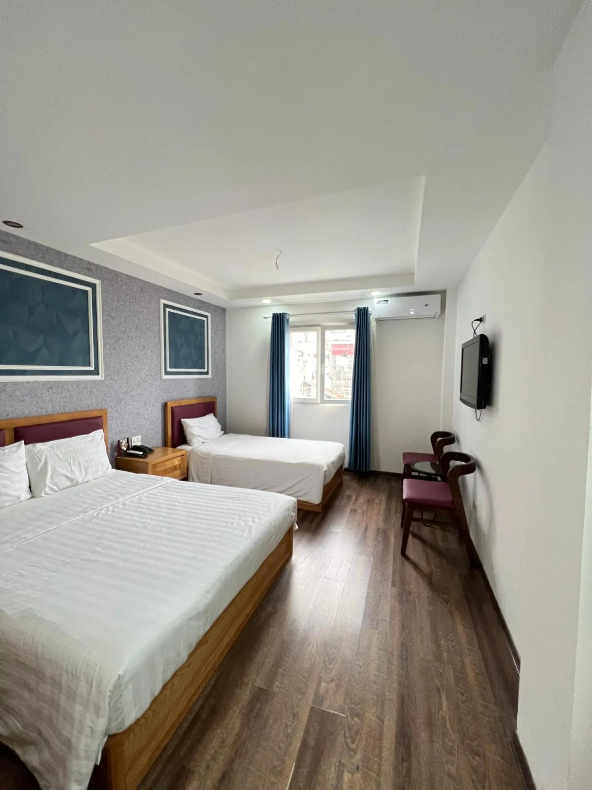 Photo of the whole room, Bed in Holiday Suites Hotel & Spa