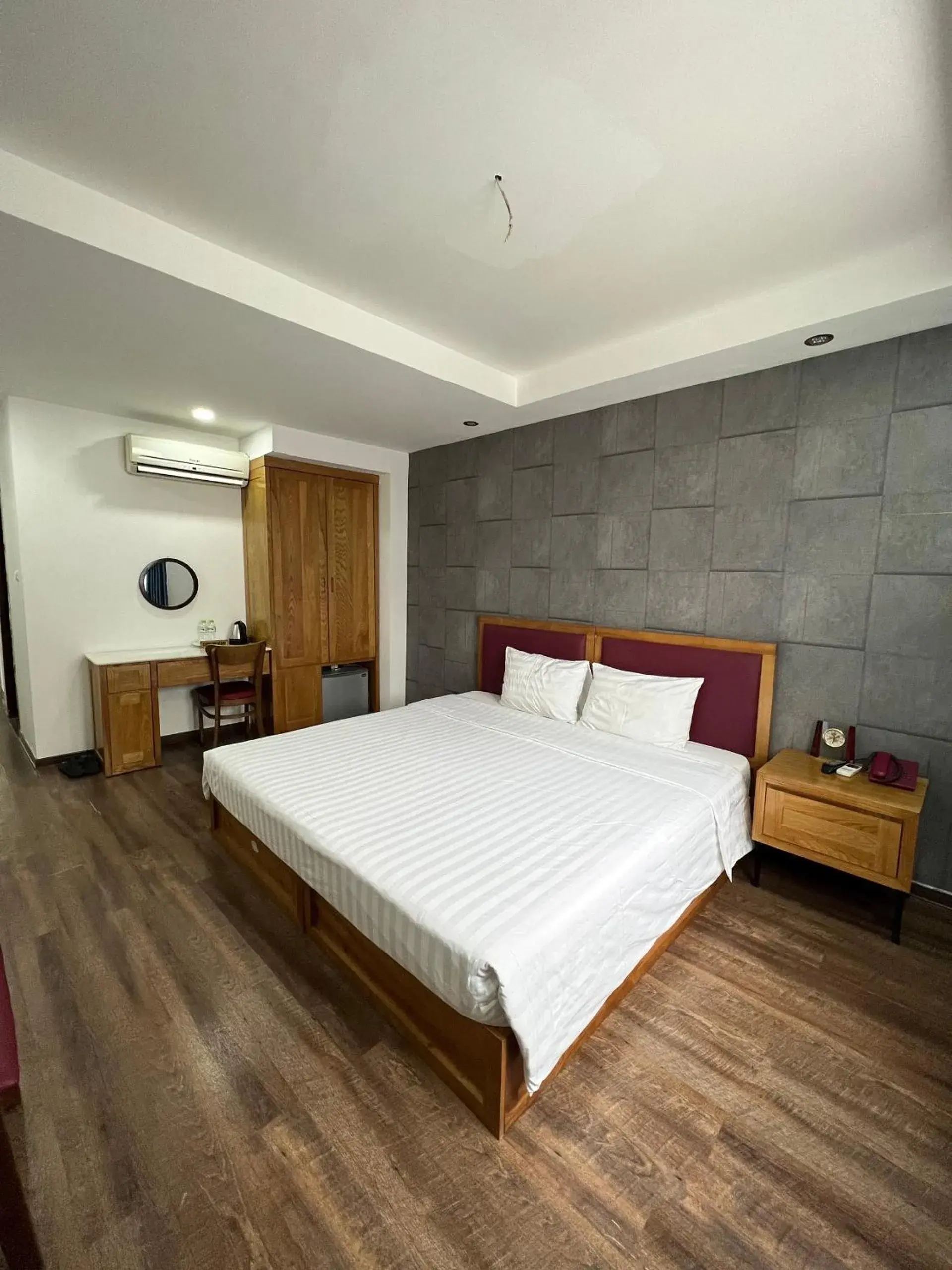 Deluxe Double or Twin Room in Holiday Suites Hotel & Spa Deluxe Double or Twin Room in Holiday Suites Hotel & Spa
