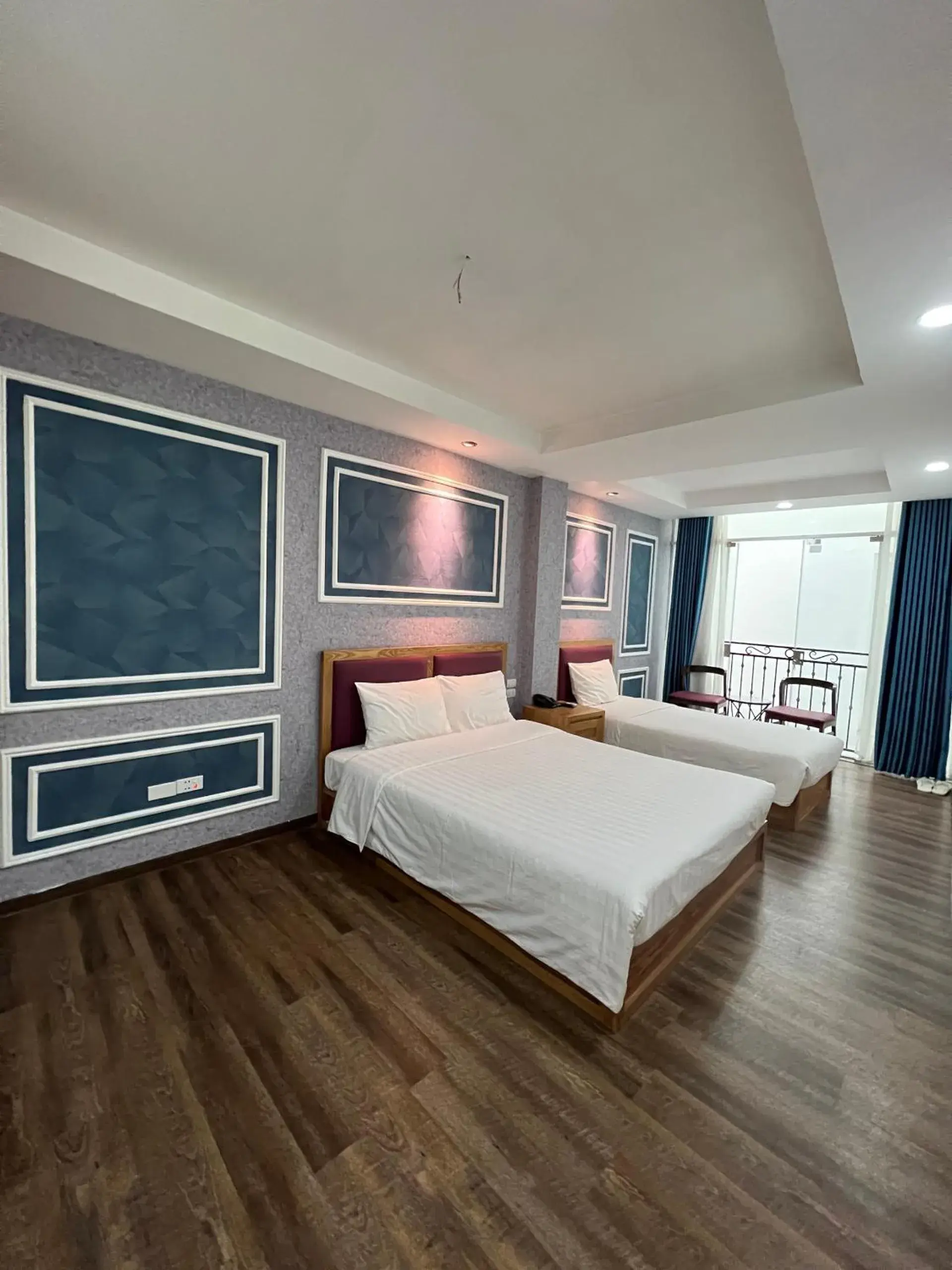 Photo of the whole room, Bed in Holiday Suites Hotel & Spa Photo of the whole room, Bed in Holiday Suites Hotel & Spa
