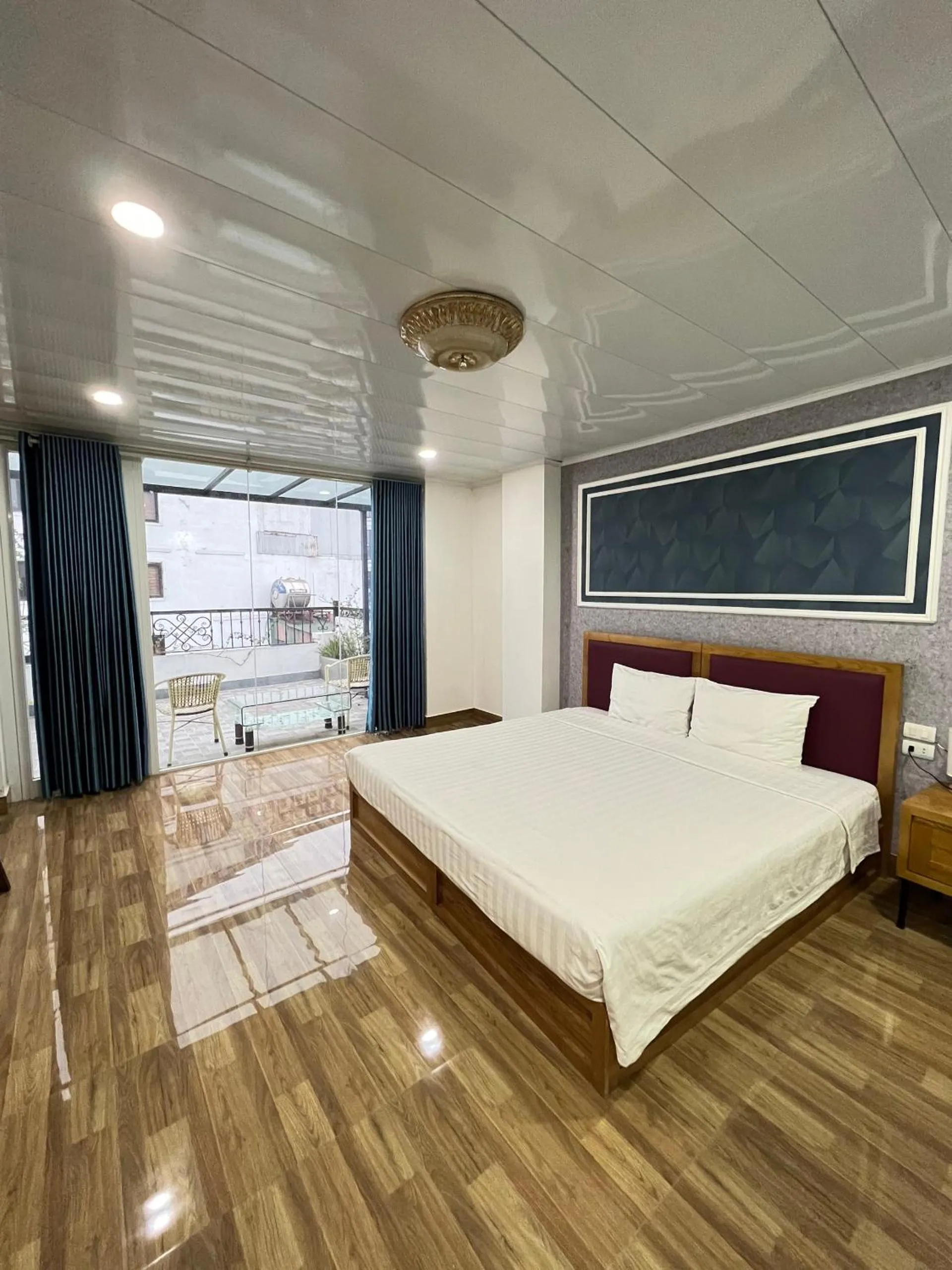 Bed in Holiday Suites Hotel & Spa