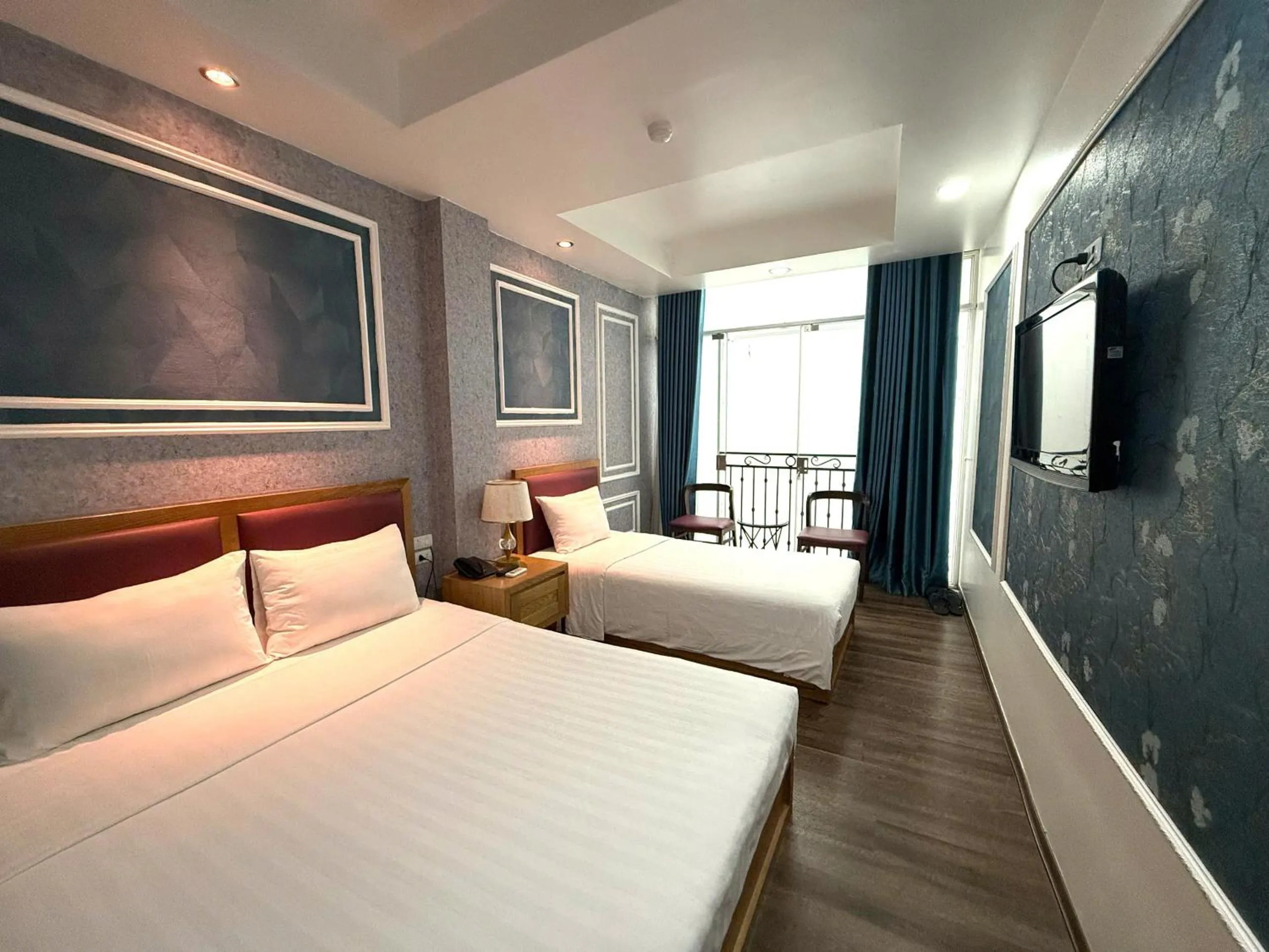 Bed in Holiday Suites Hotel & Spa