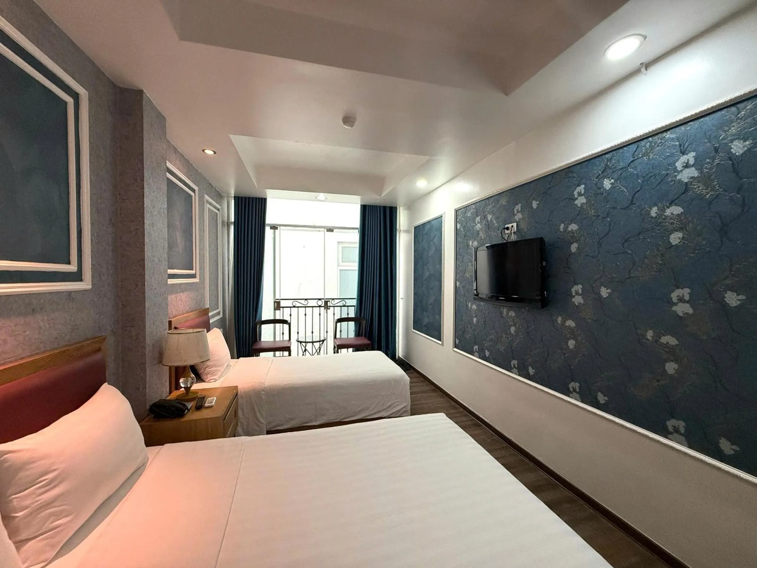 Bedroom, Bed in Holiday Suites Hotel & Spa