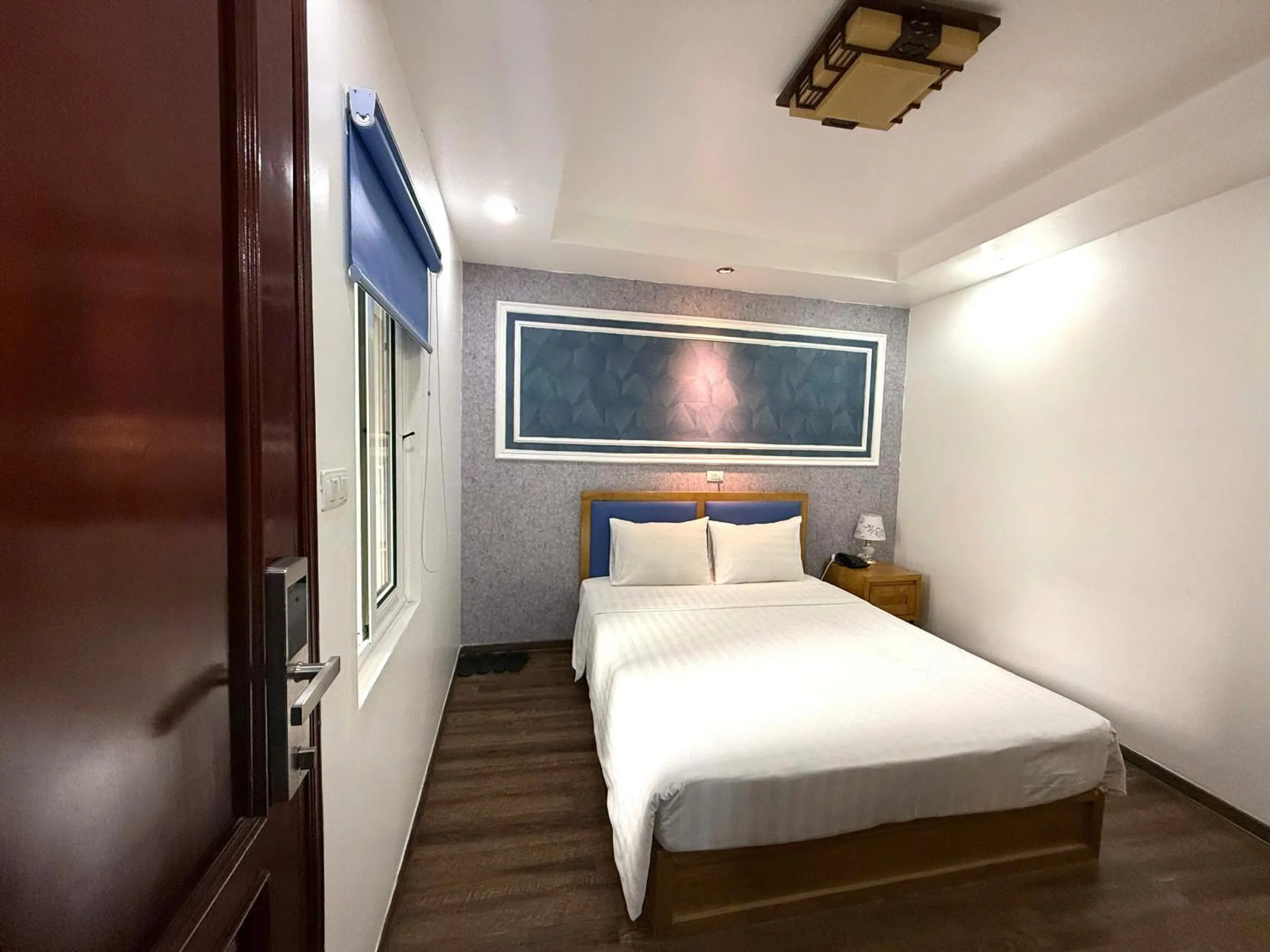 Photo of the whole room, Bed in Holiday Suites Hotel & Spa