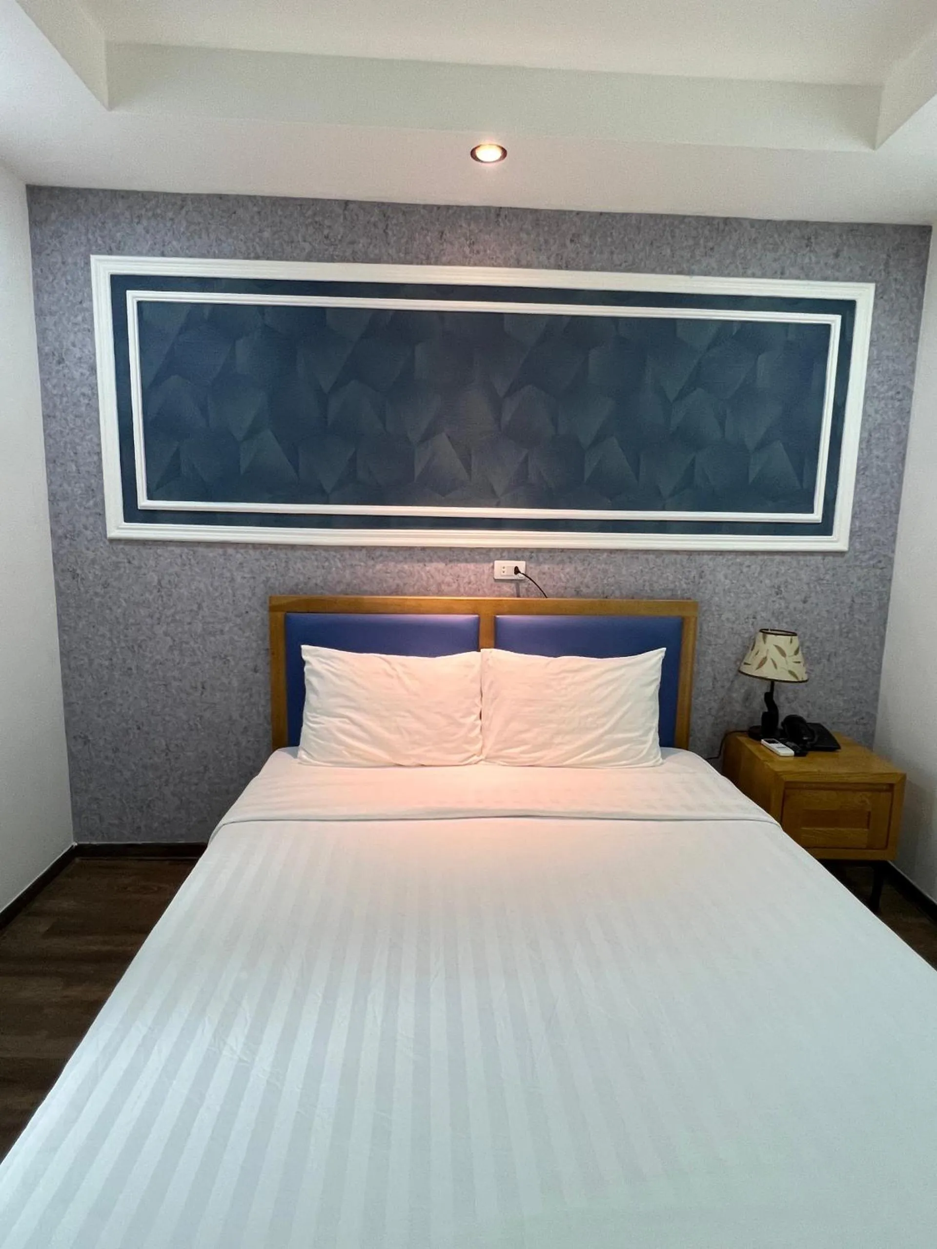 Bedroom, Bed in Holiday Suites Hotel & Spa