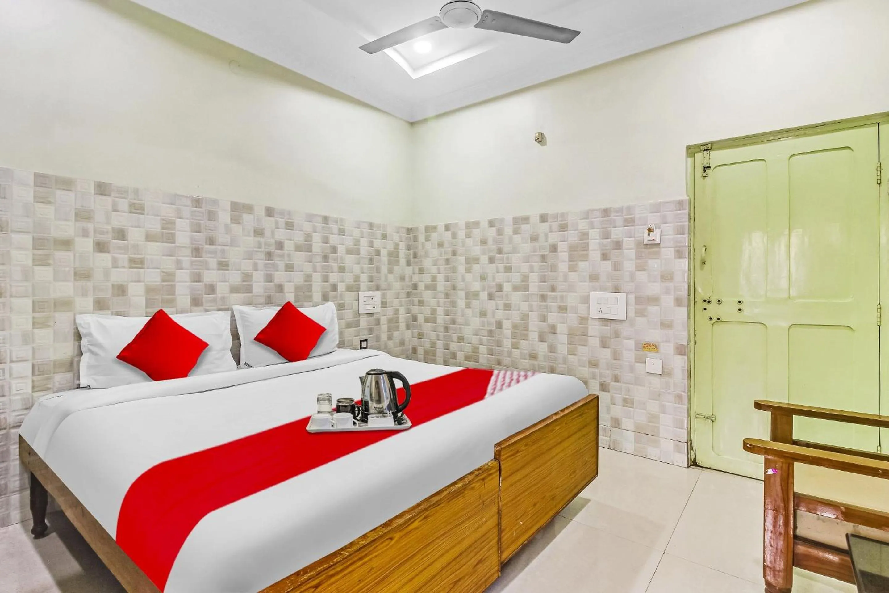 Bedroom, Bed in Super Hotel O Sridhar