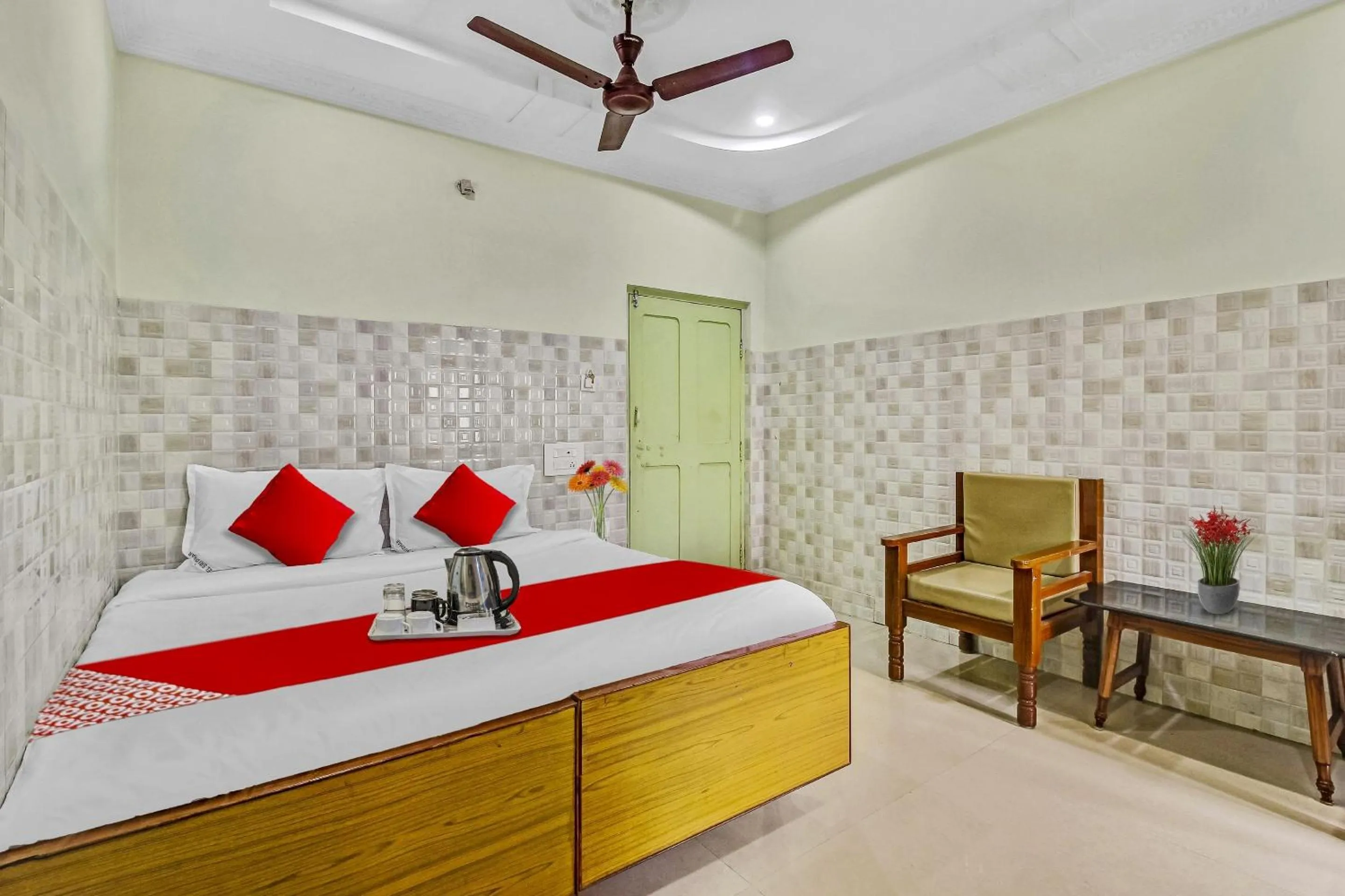 Bedroom, Bed in Super Hotel O Sridhar