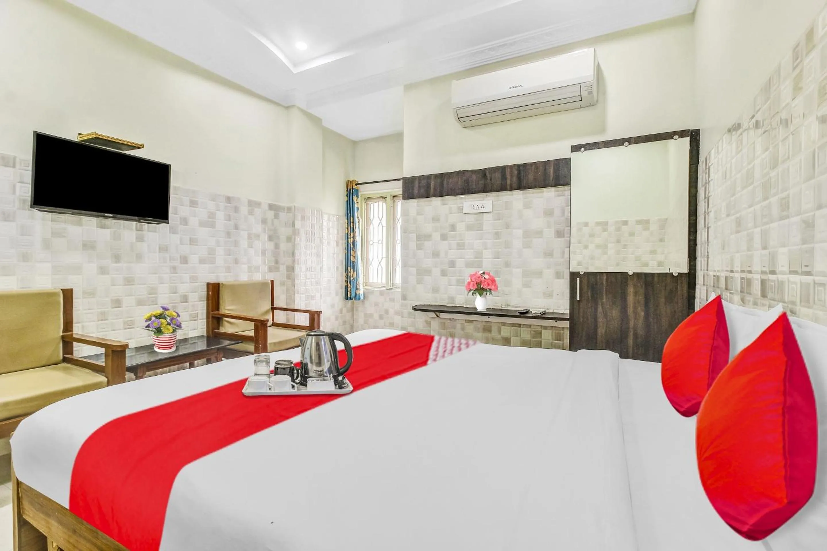 Bedroom, Bed in Hotel O Sridhar