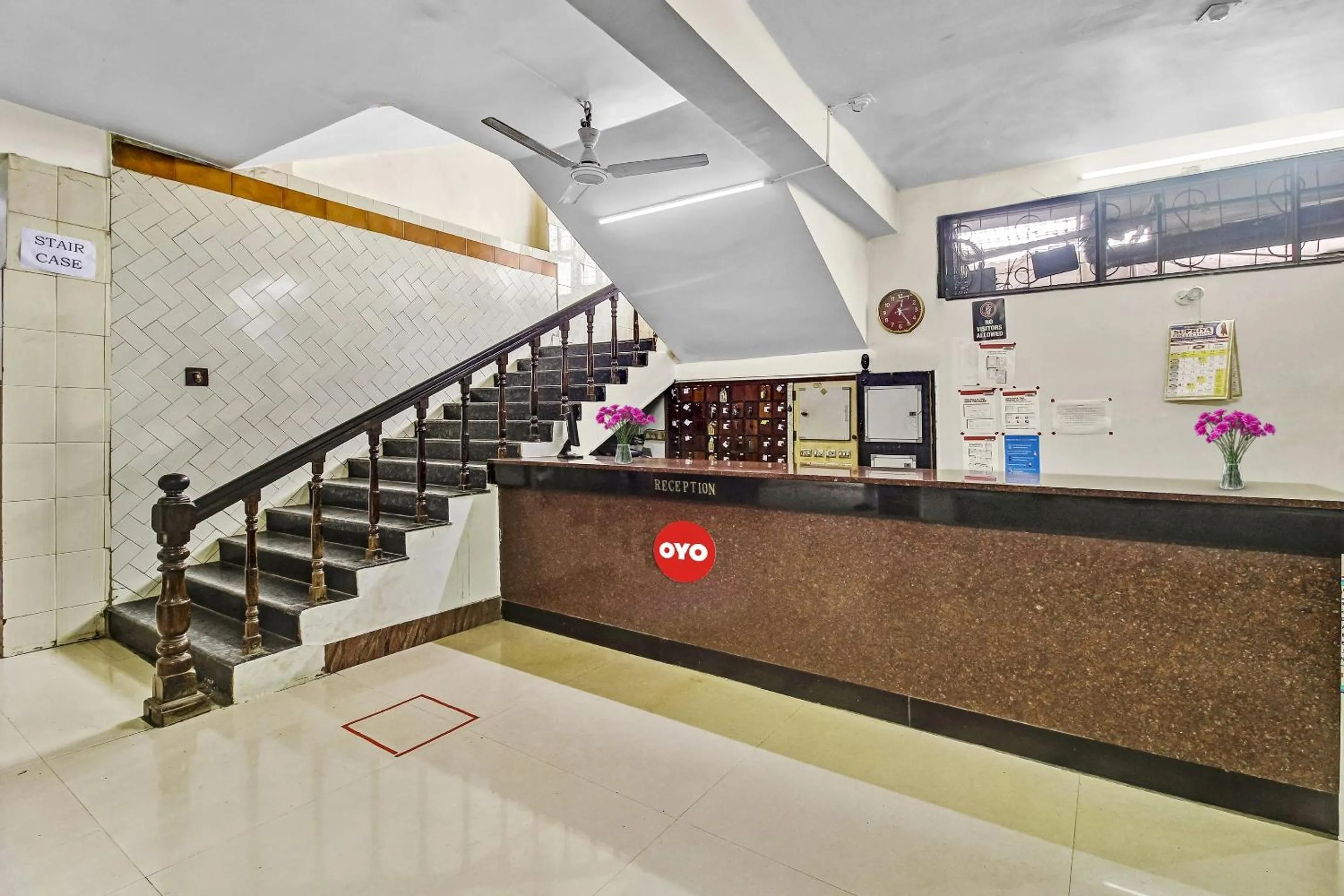 Lobby or reception in Hotel O Sridhar