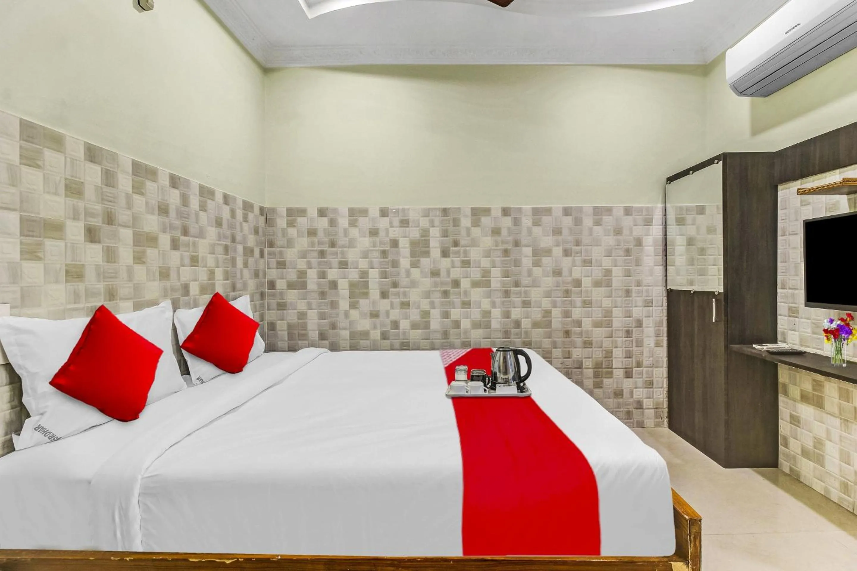 Bedroom, Bed in Hotel O Sridhar