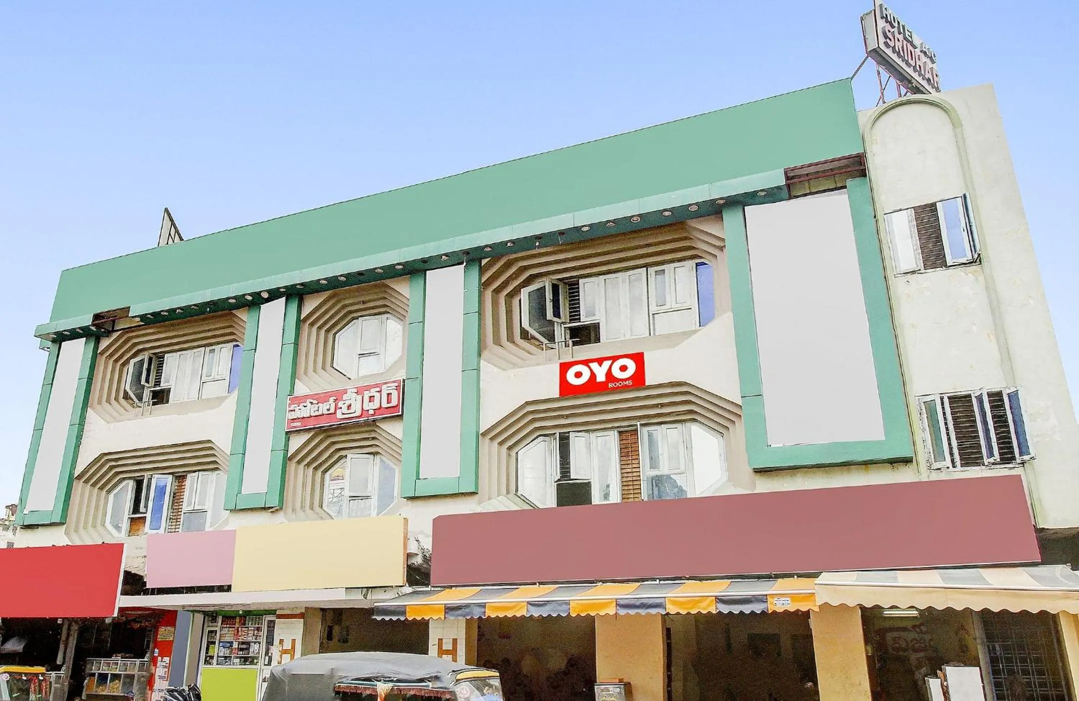 Facade/entrance in Super Hotel O Sridhar