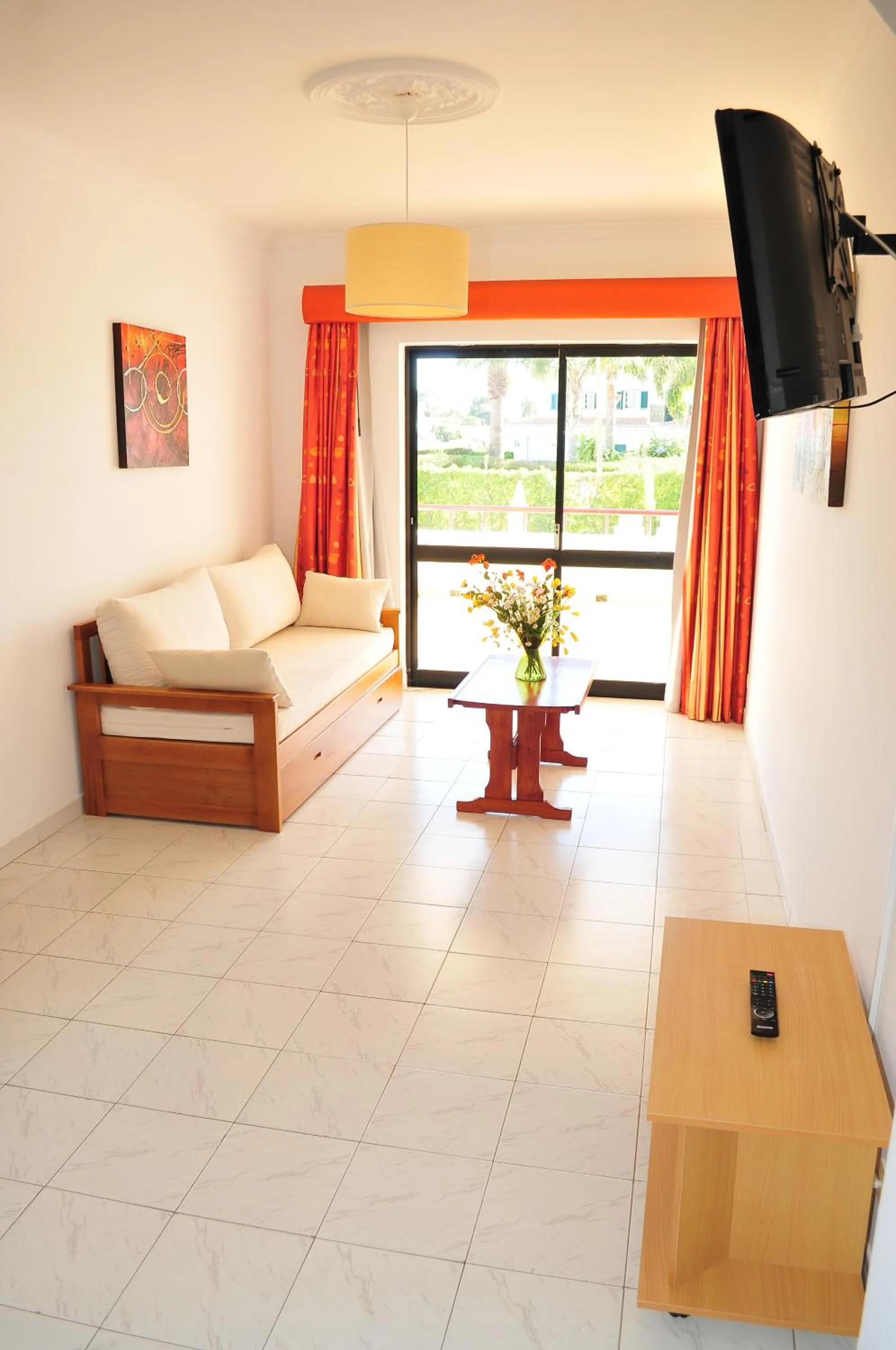 Living room, Bed in Solgarve