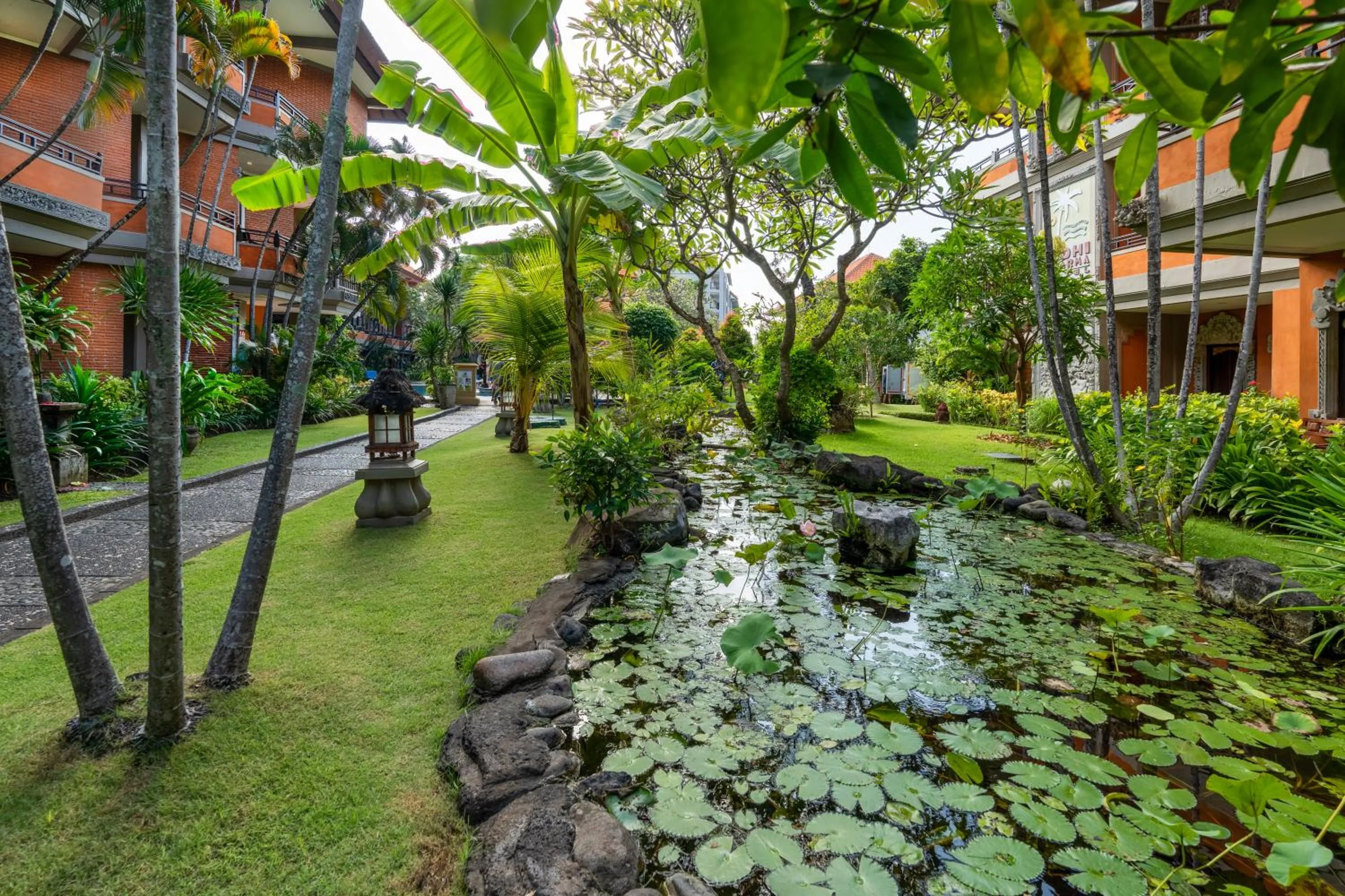 Garden in Adi Dharma Hotel Kuta