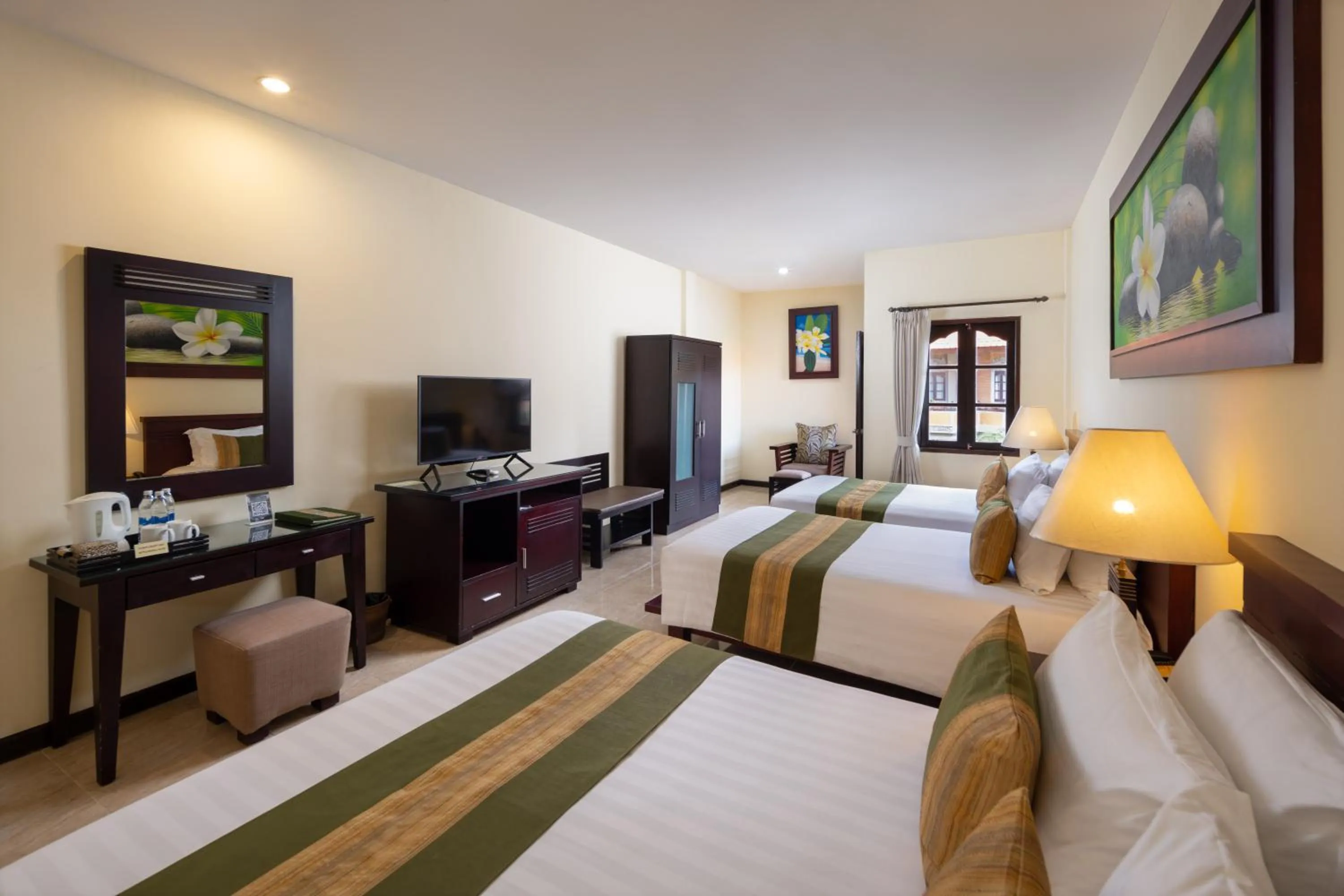 Communal lounge/ TV room, Bed in Adi Dharma Hotel Kuta