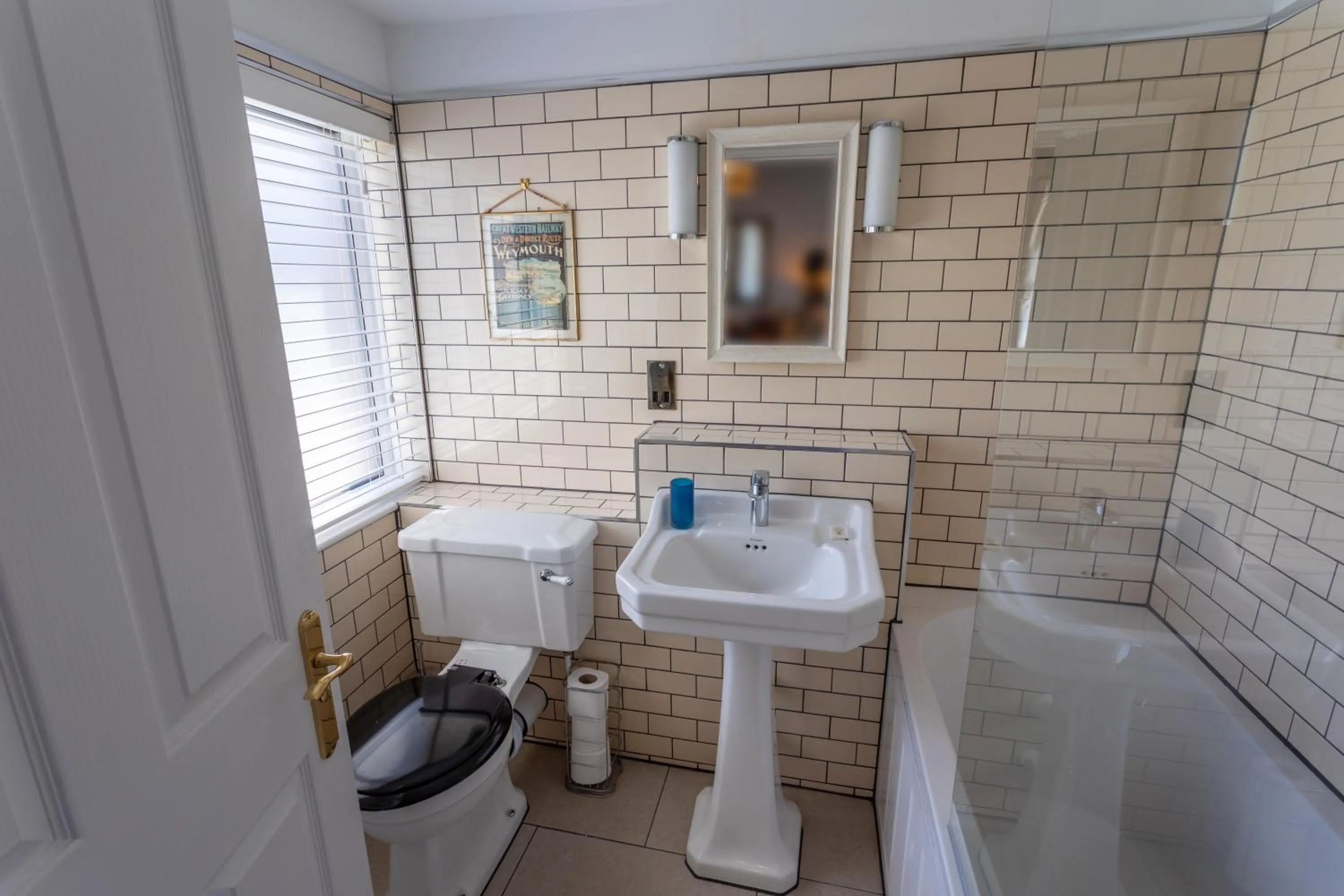 Bathroom in The Smugglers Inn