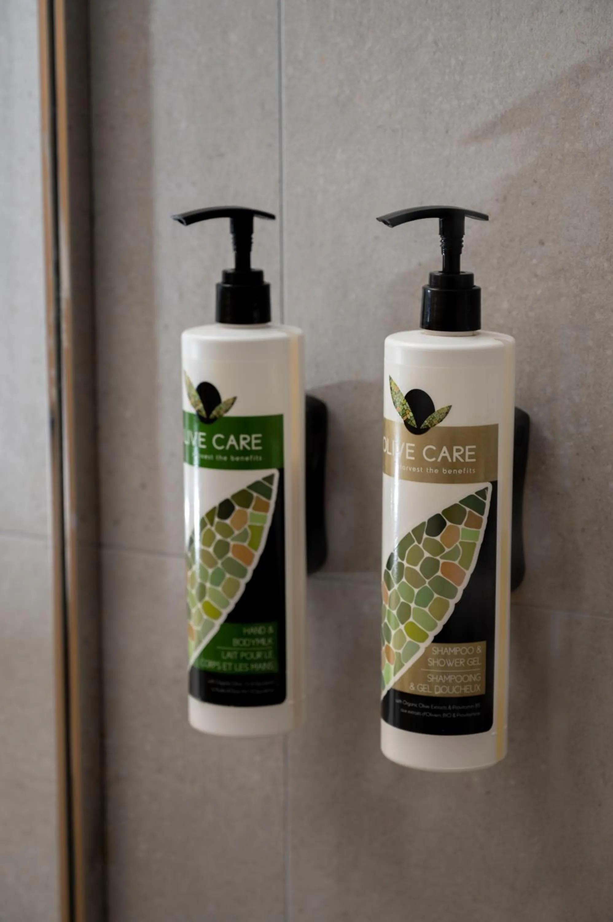 Bathroom in Nikos Hotel