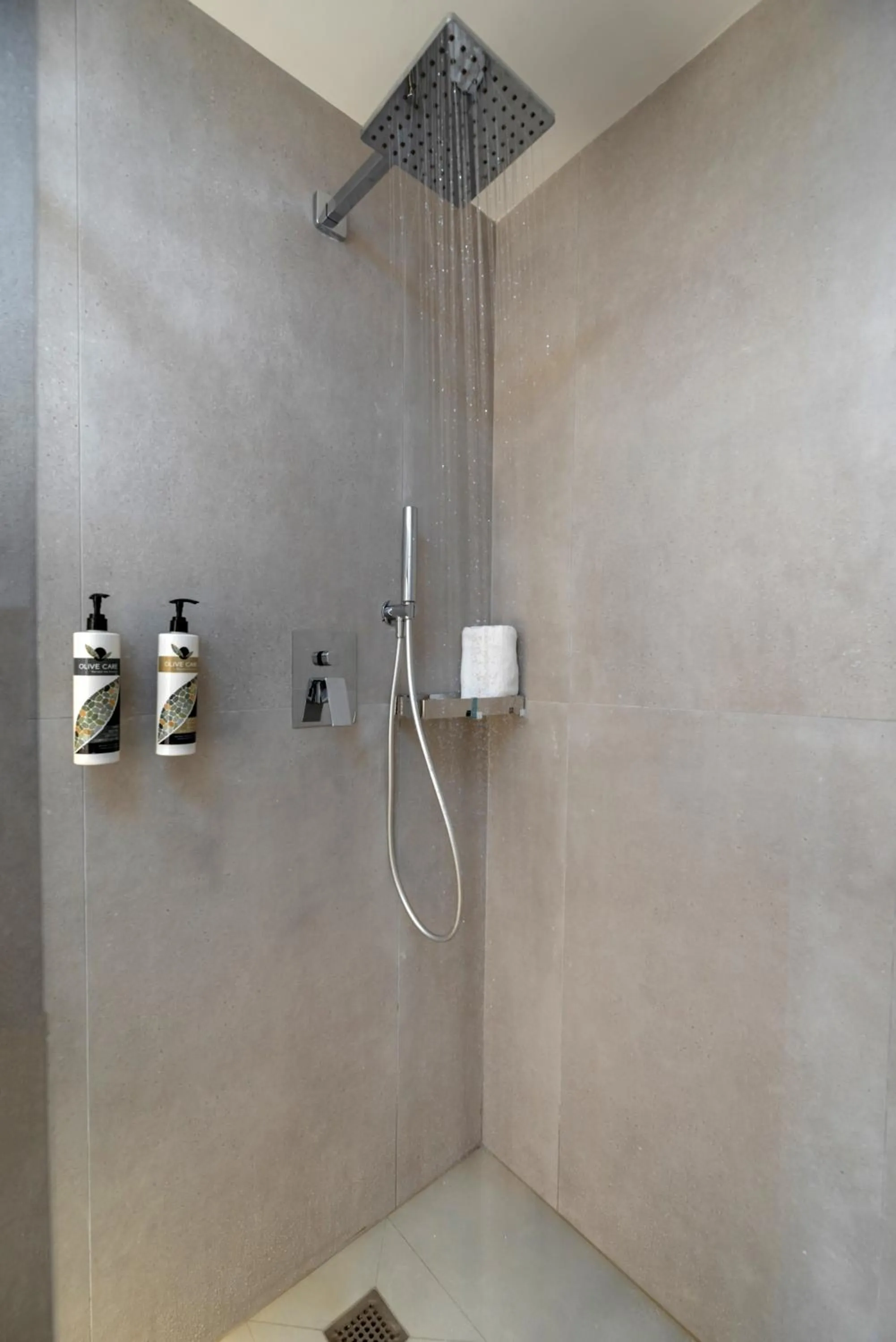 Shower in Nikos Hotel