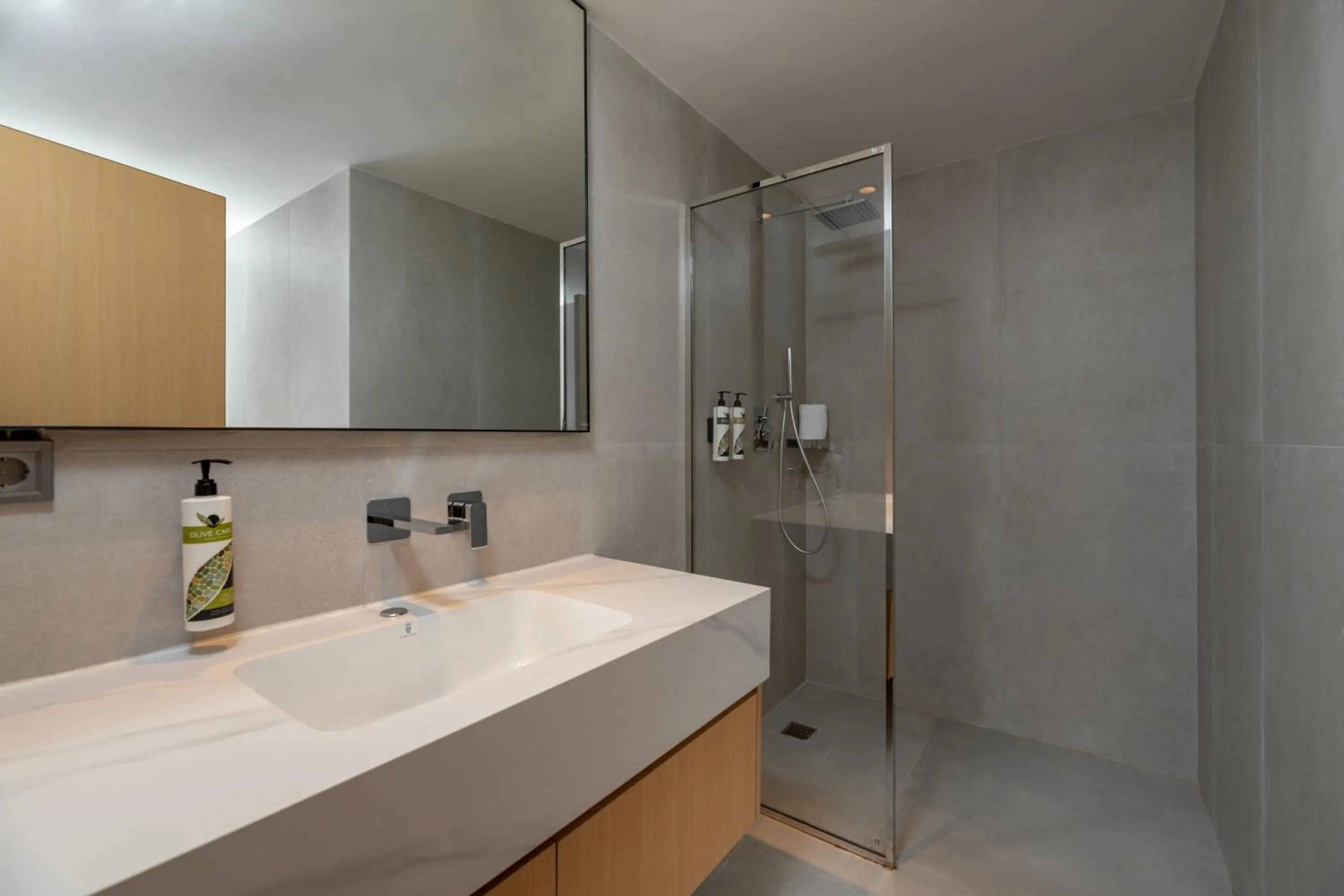 Shower in Nikos Hotel