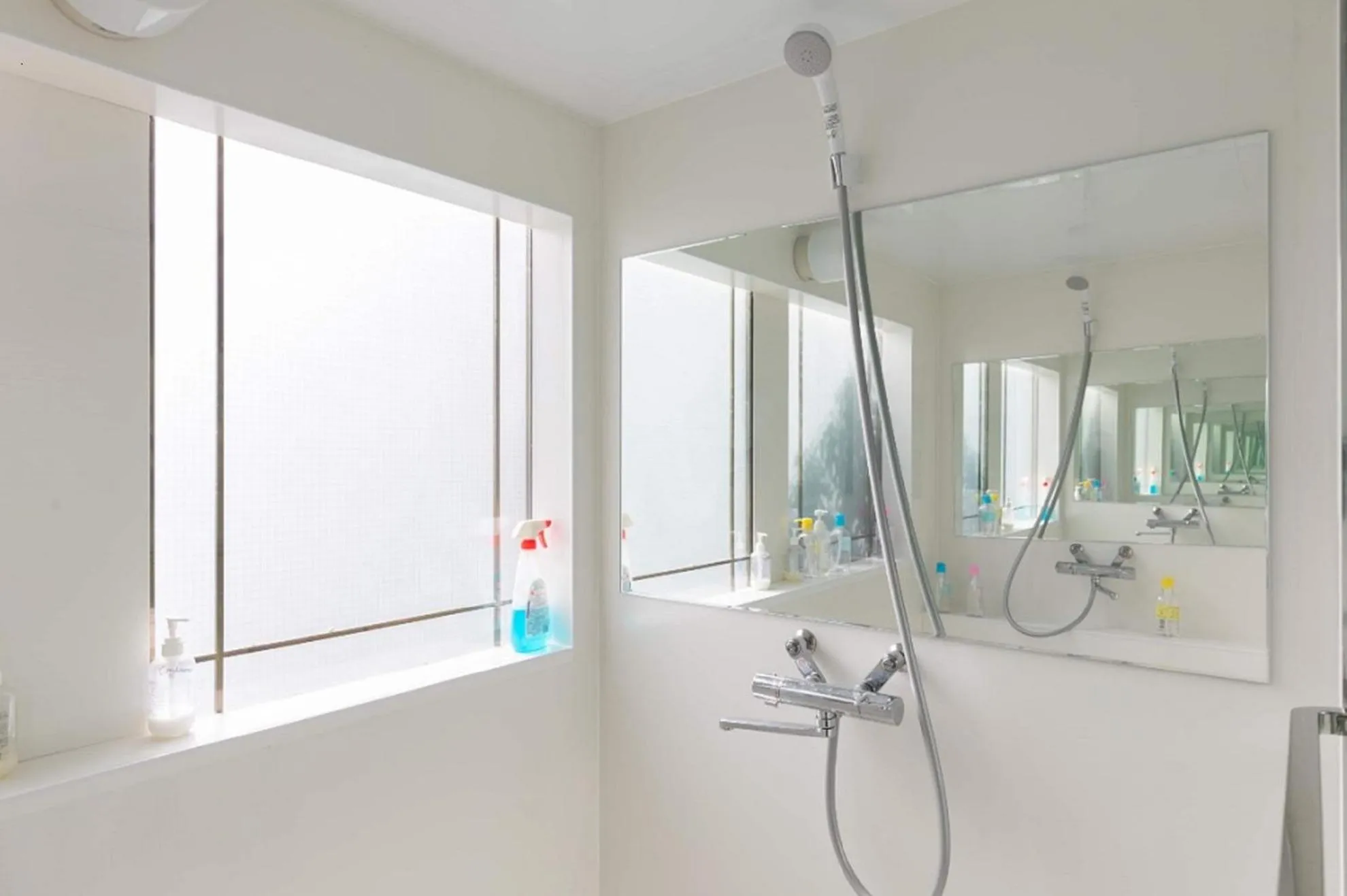 Shower in Hotel Adonis Tokyo - Dormitory Share Room For Male Only At City Center