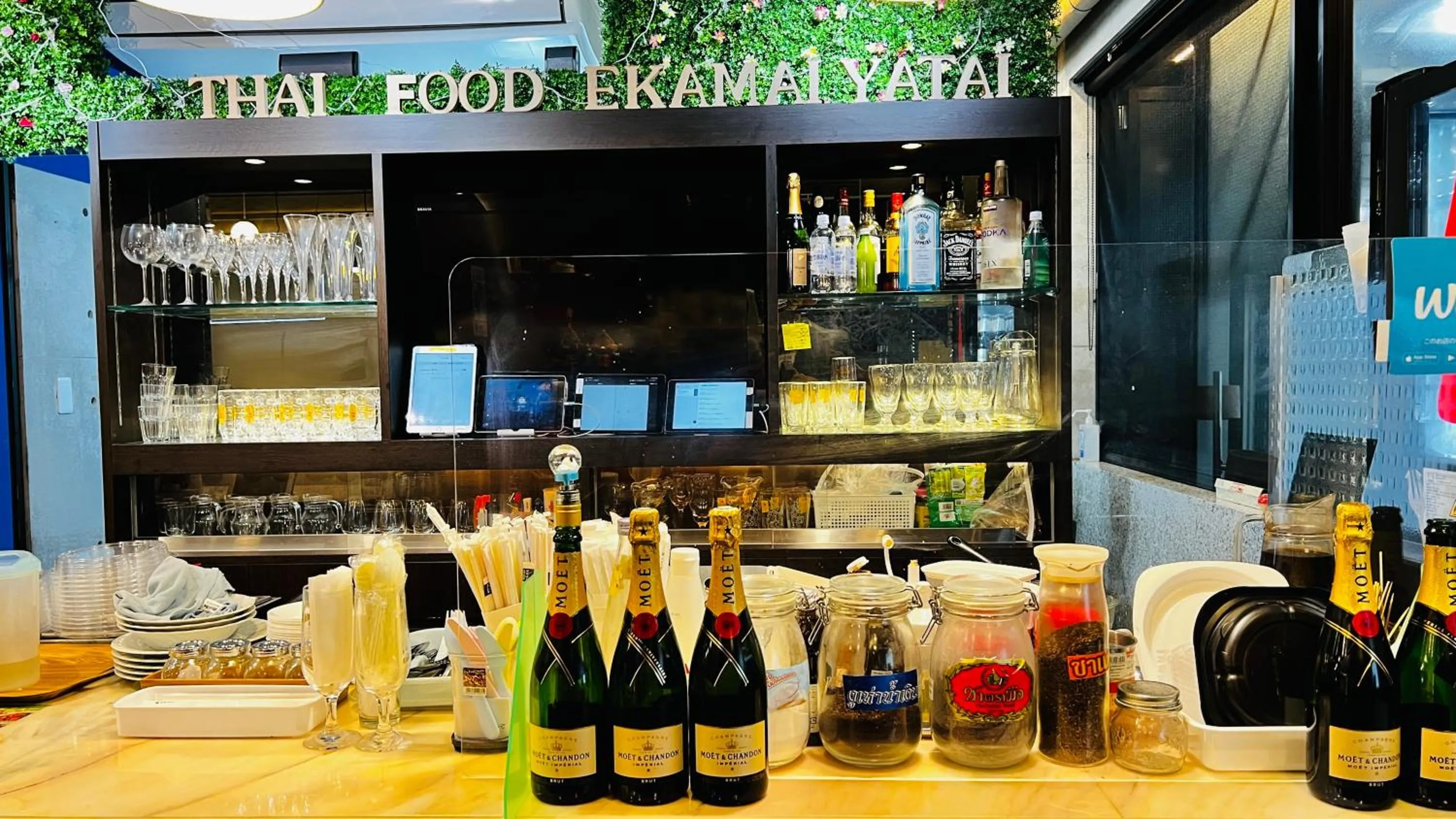 Restaurant/places to eat in Hotel Adonis Tokyo - Dormitory Share Room For Male Only At City Center