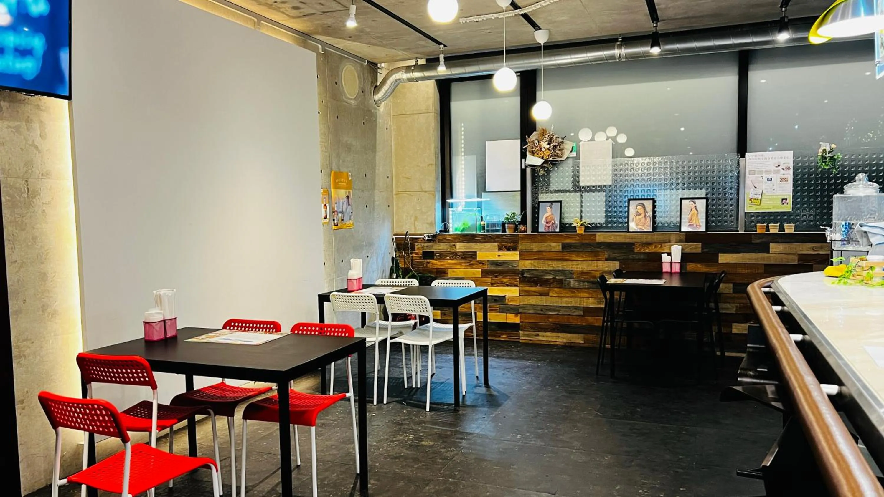 Restaurant/places to eat in Hotel Adonis Tokyo - Dormitory Share Room For Male Only At City Center