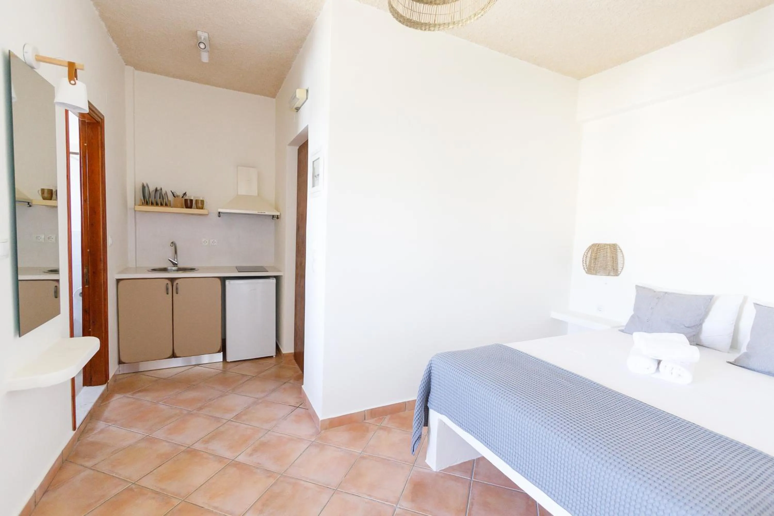 Photo of the whole room, Bed in Ligaries