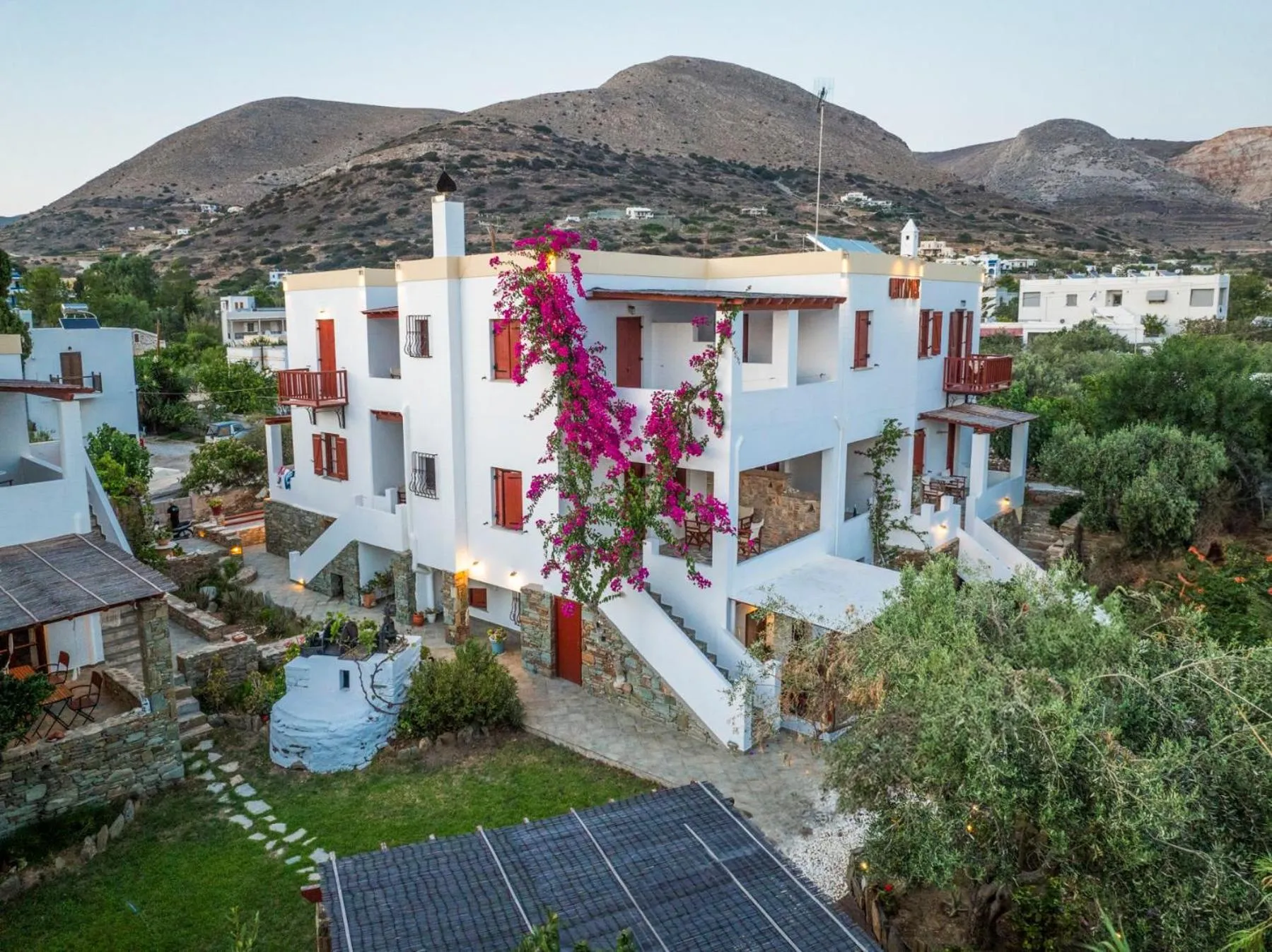 Property building in Ligaries