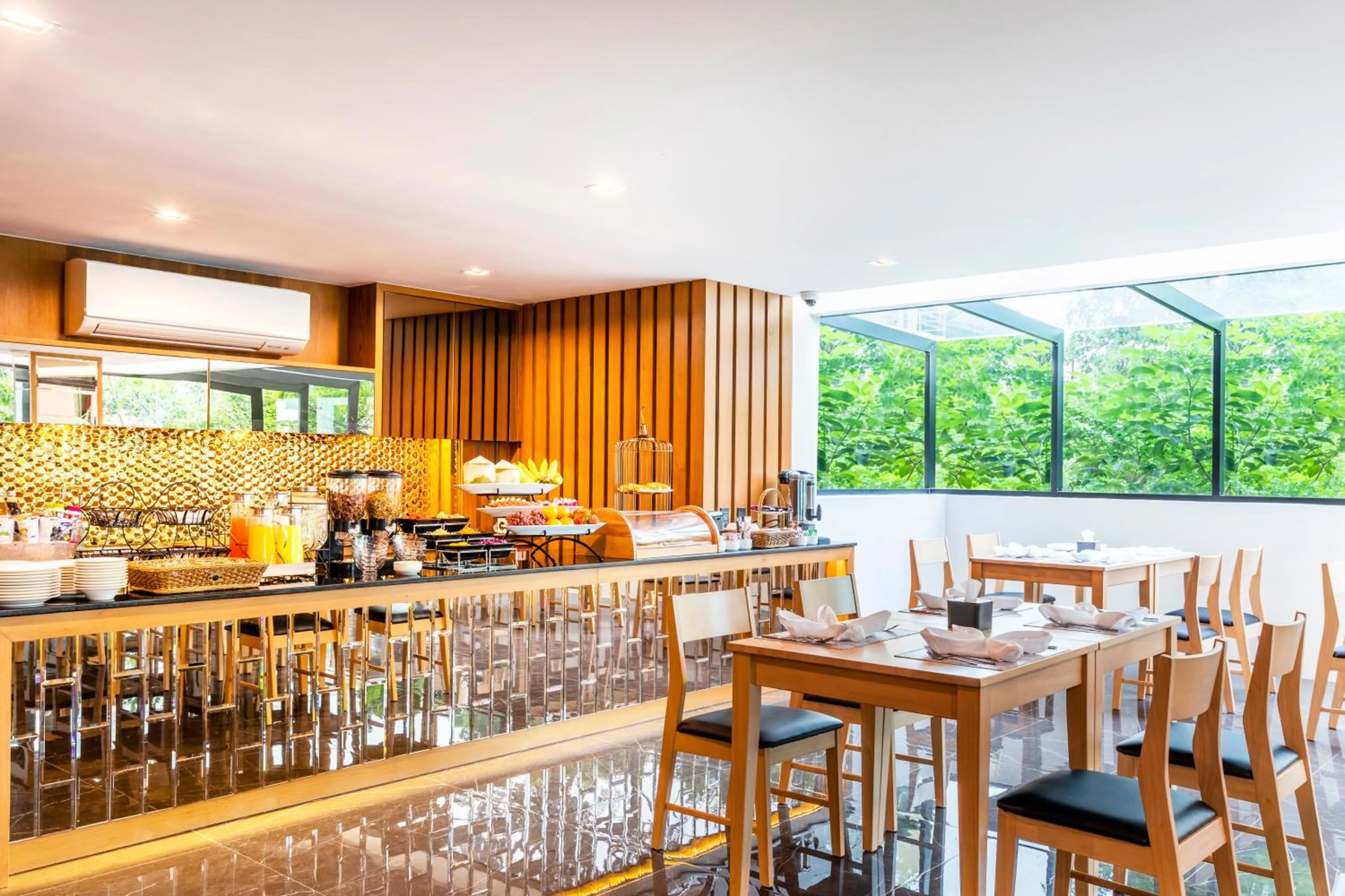 Restaurant/places to eat in The Grand Sala Thai