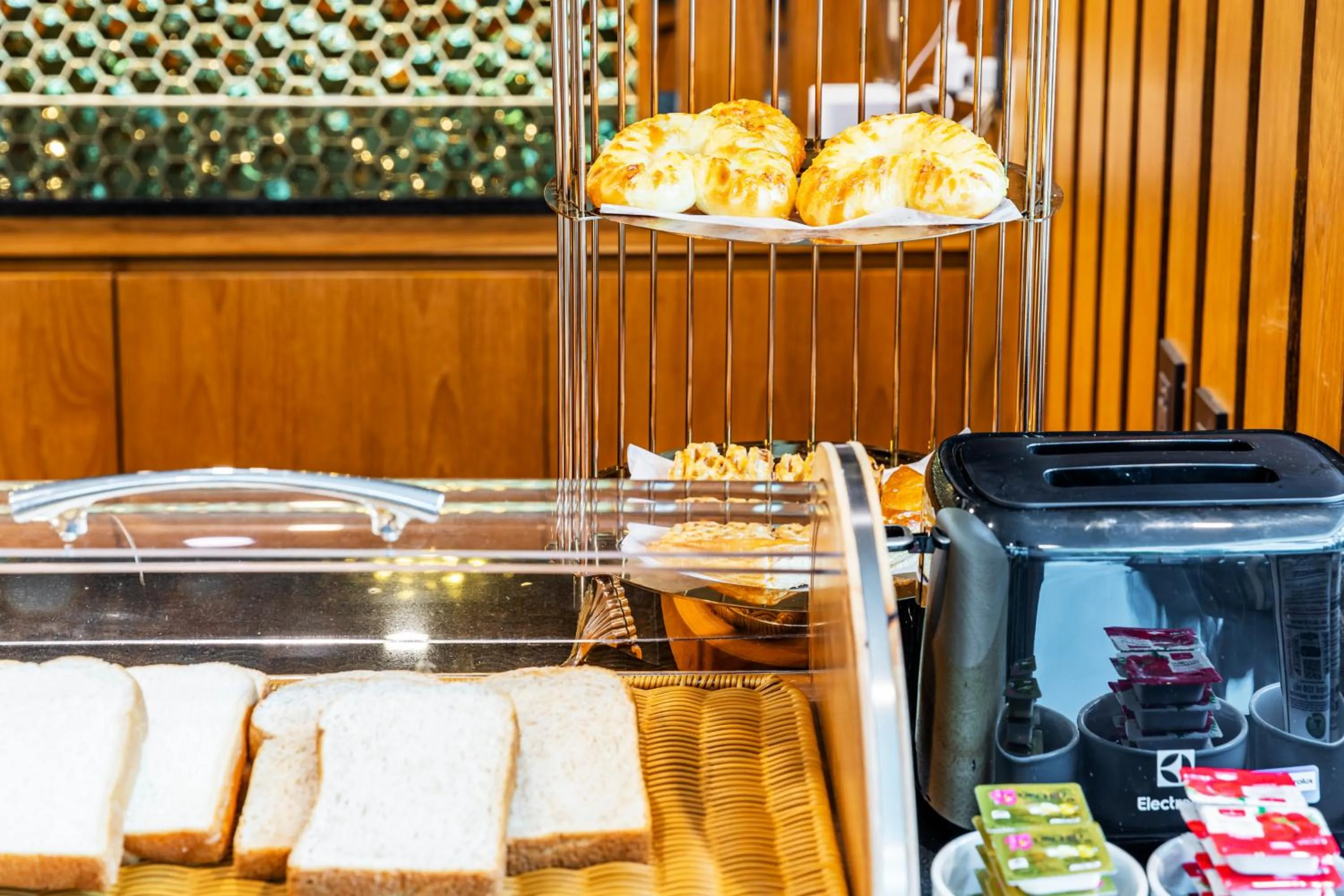 Restaurant/places to eat in The Grand Sala Thai