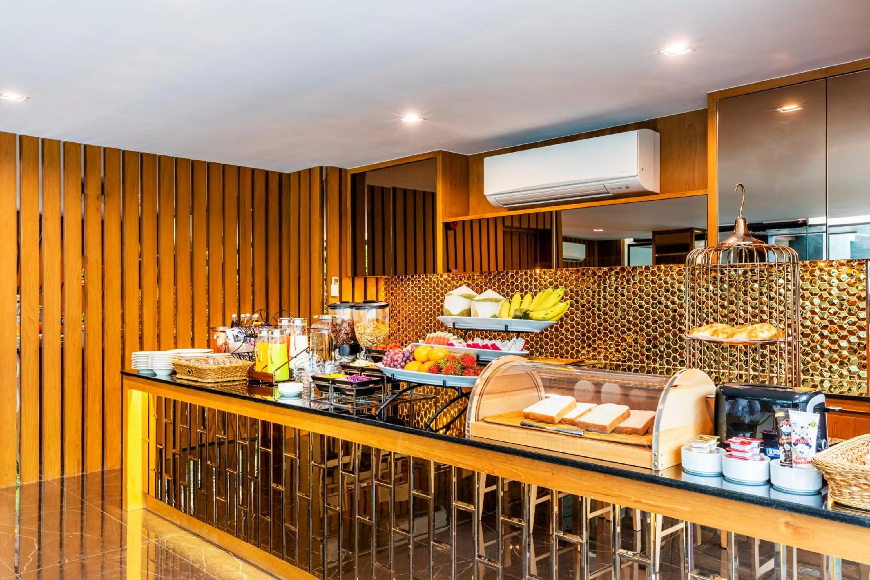 Restaurant/places to eat in The Grand Sala Thai