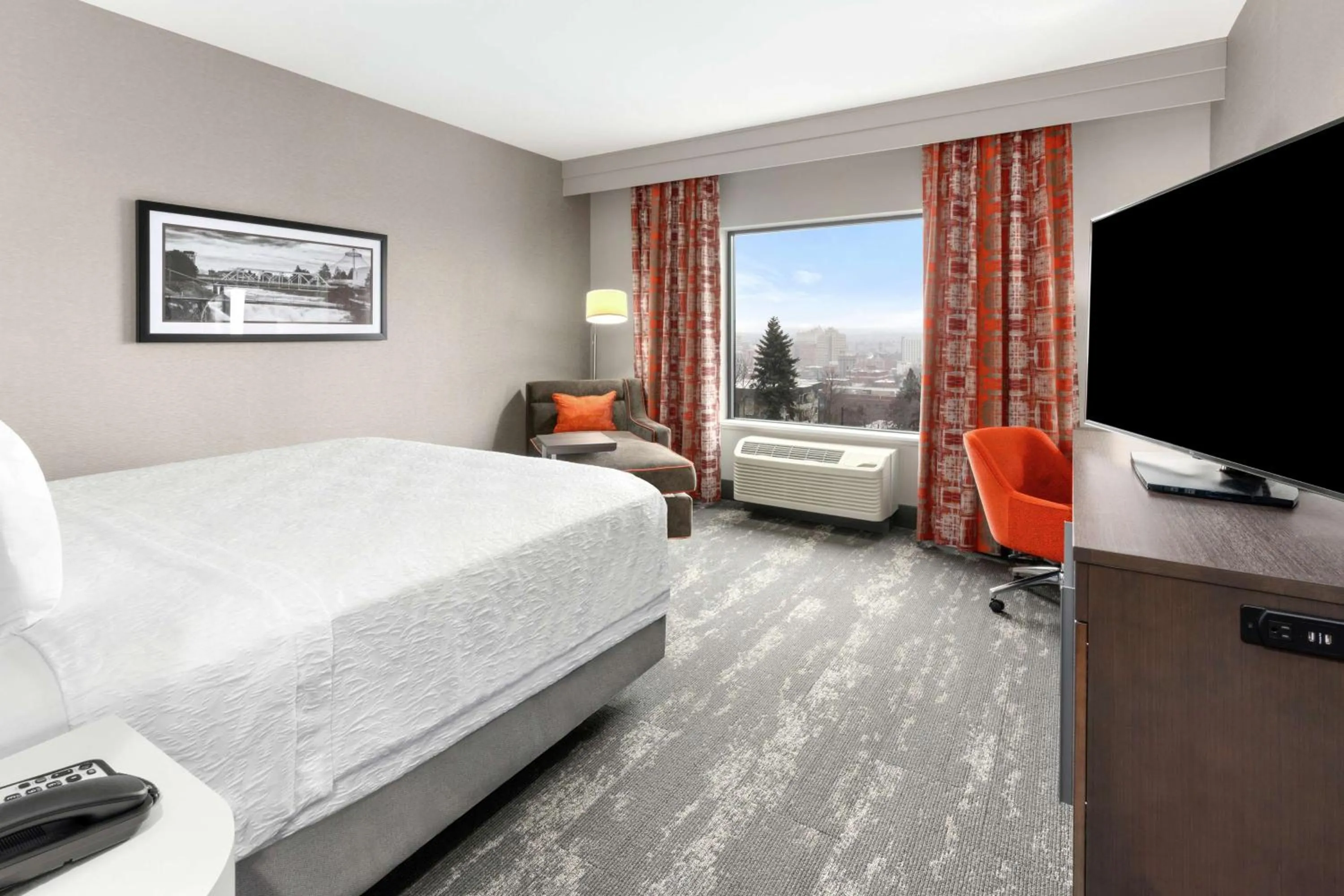 Bed in Hampton Inn & Suites Spokane Downtown-South