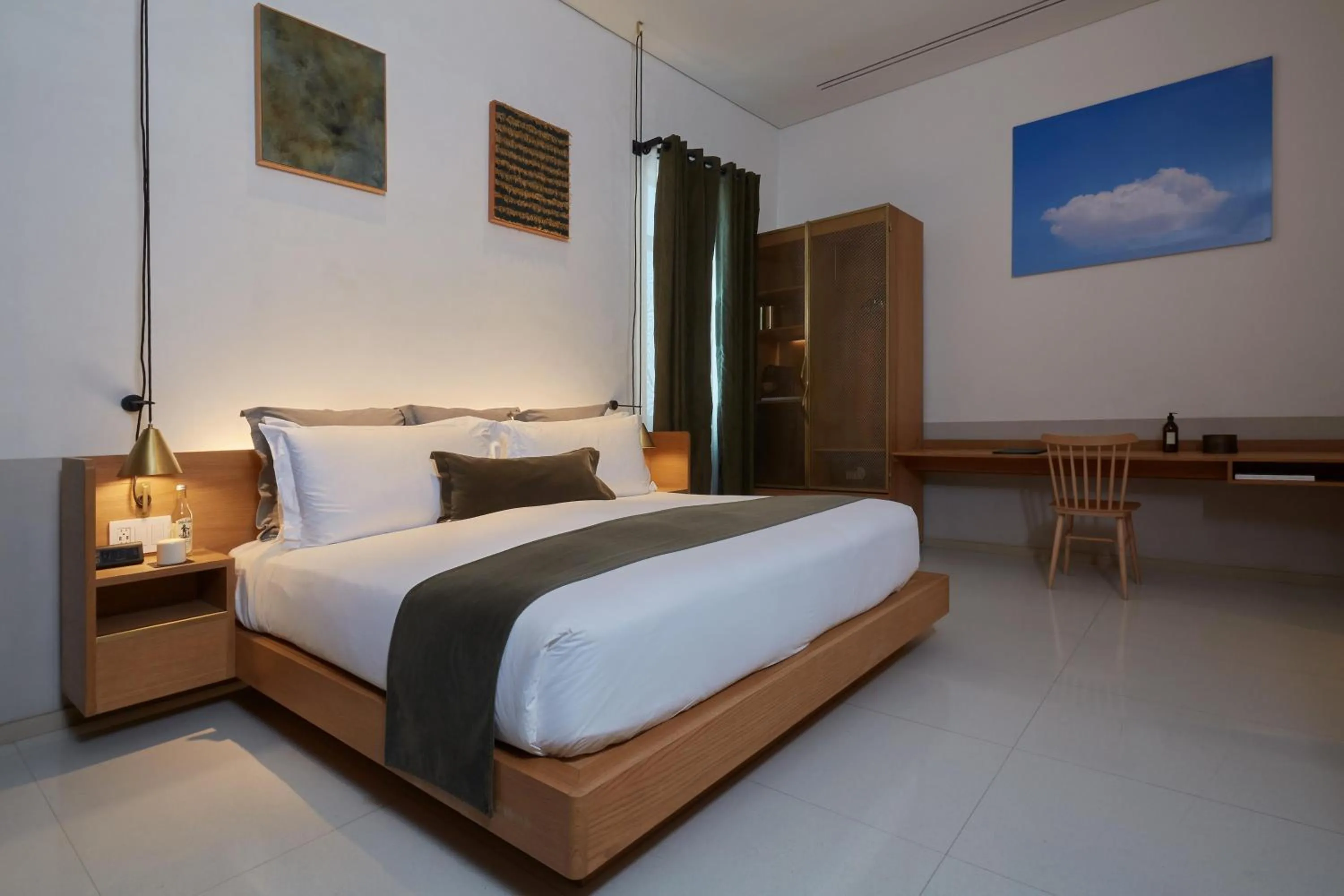 Bed in Umbral, Curio Collection By Hilton