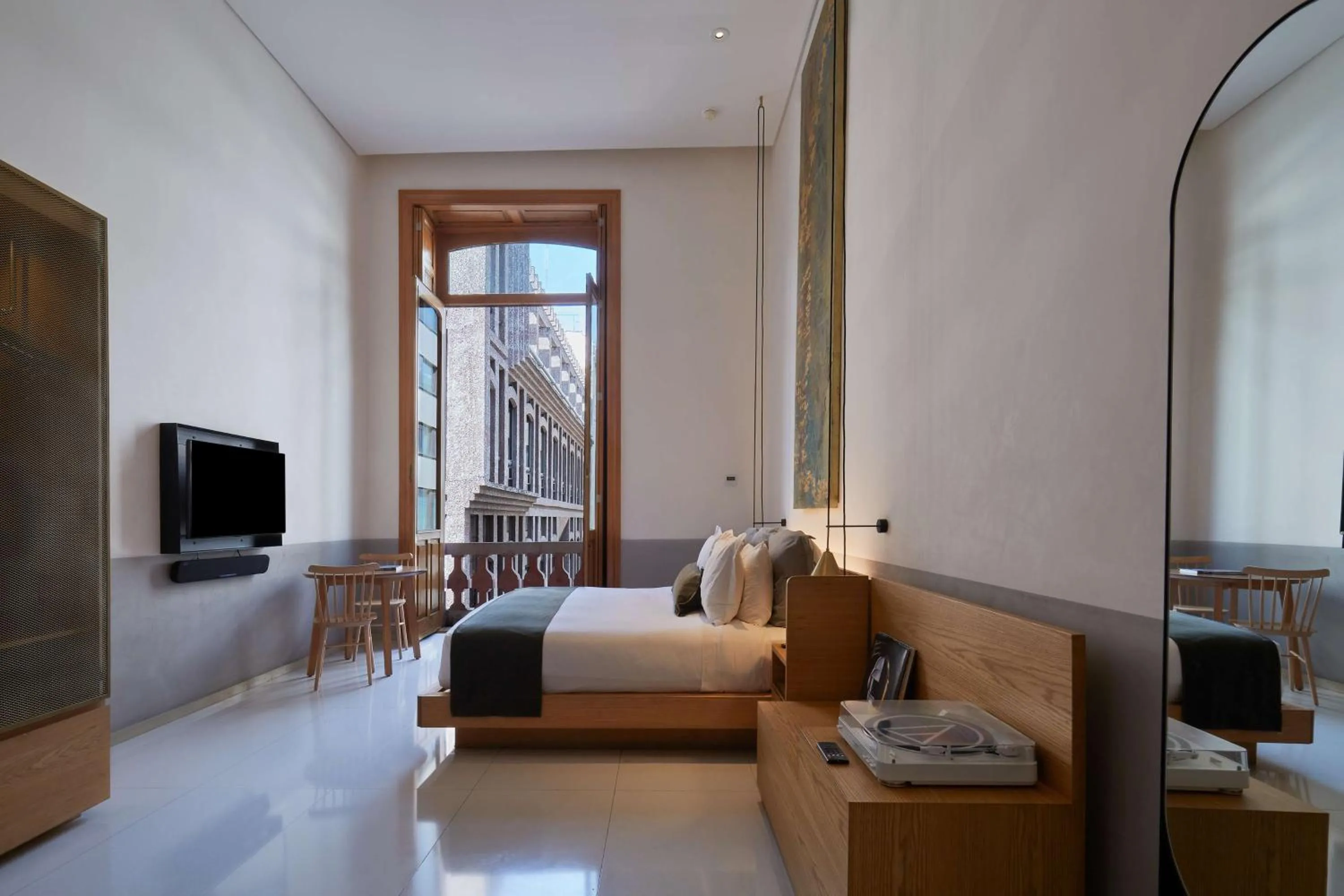 Bed in Umbral, Curio Collection By Hilton