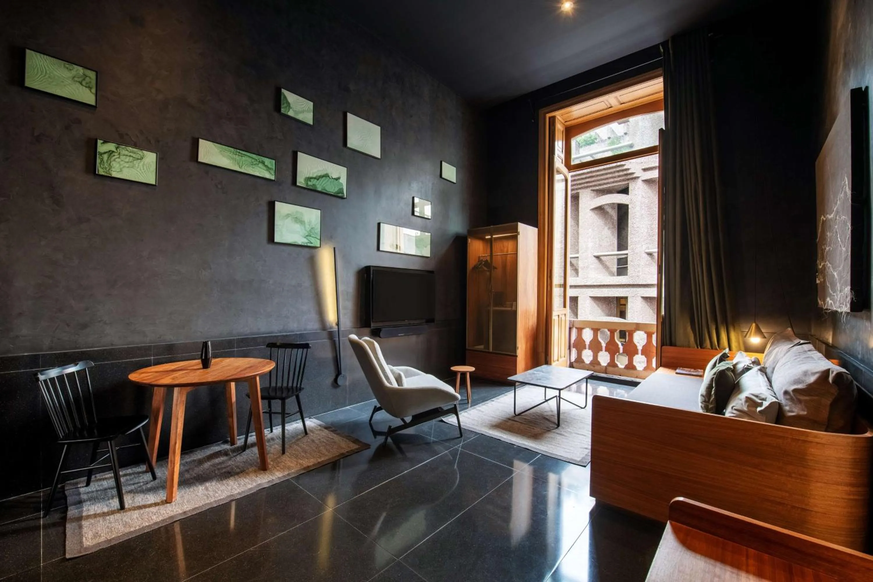 Bedroom, Bed in Umbral, Curio Collection By Hilton