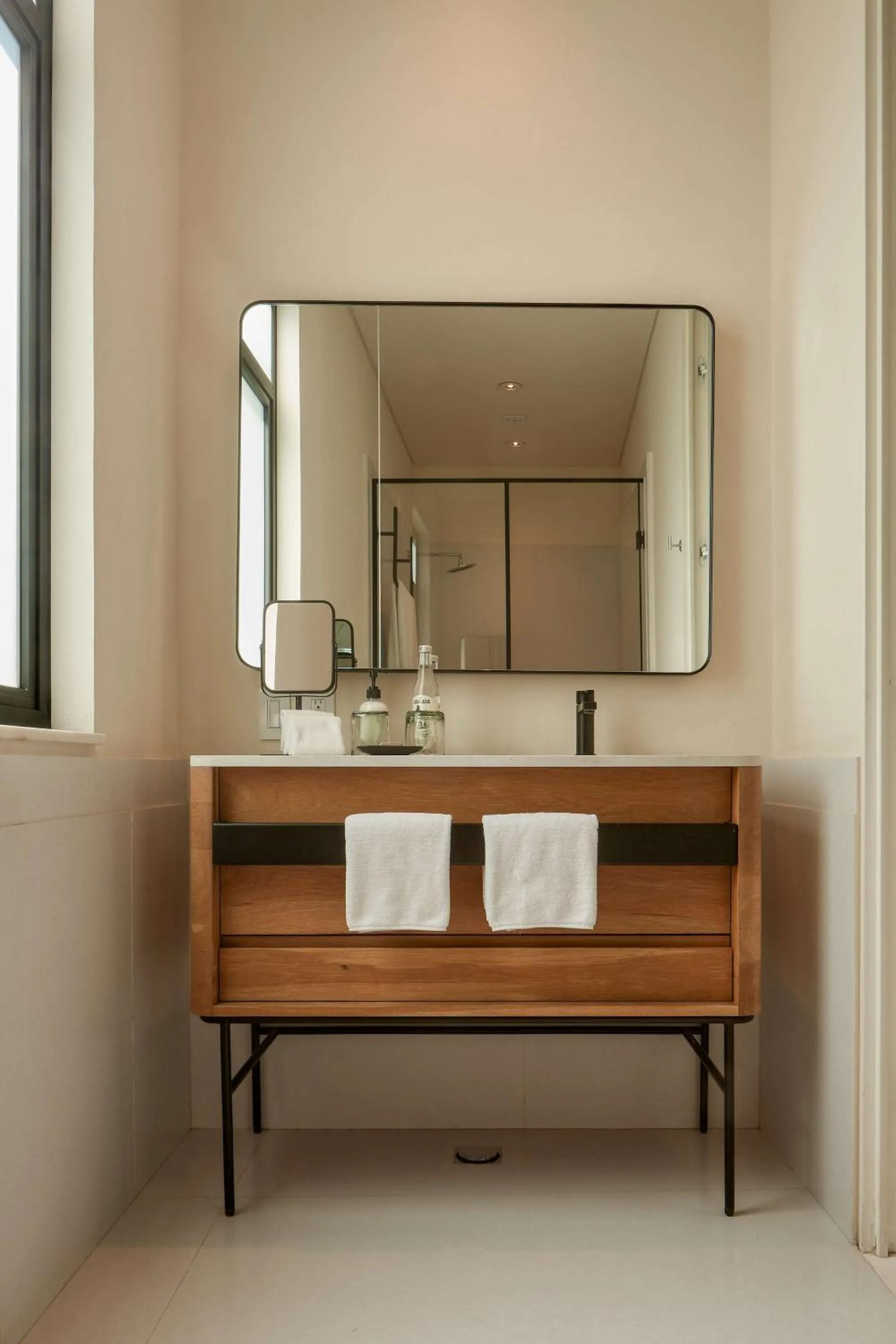 Photo of the whole room in Umbral, Curio Collection By Hilton