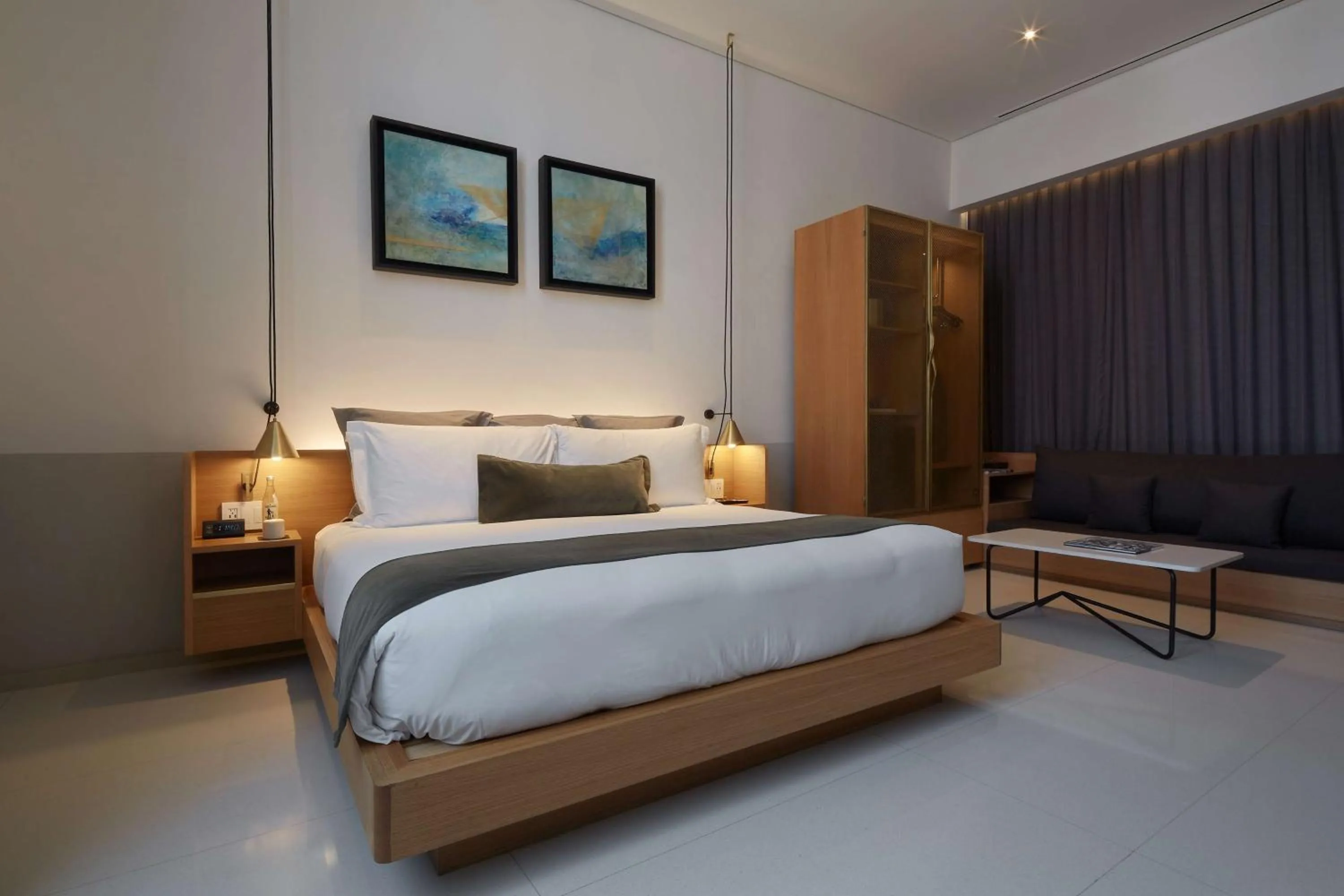 Bed in Umbral, Curio Collection By Hilton